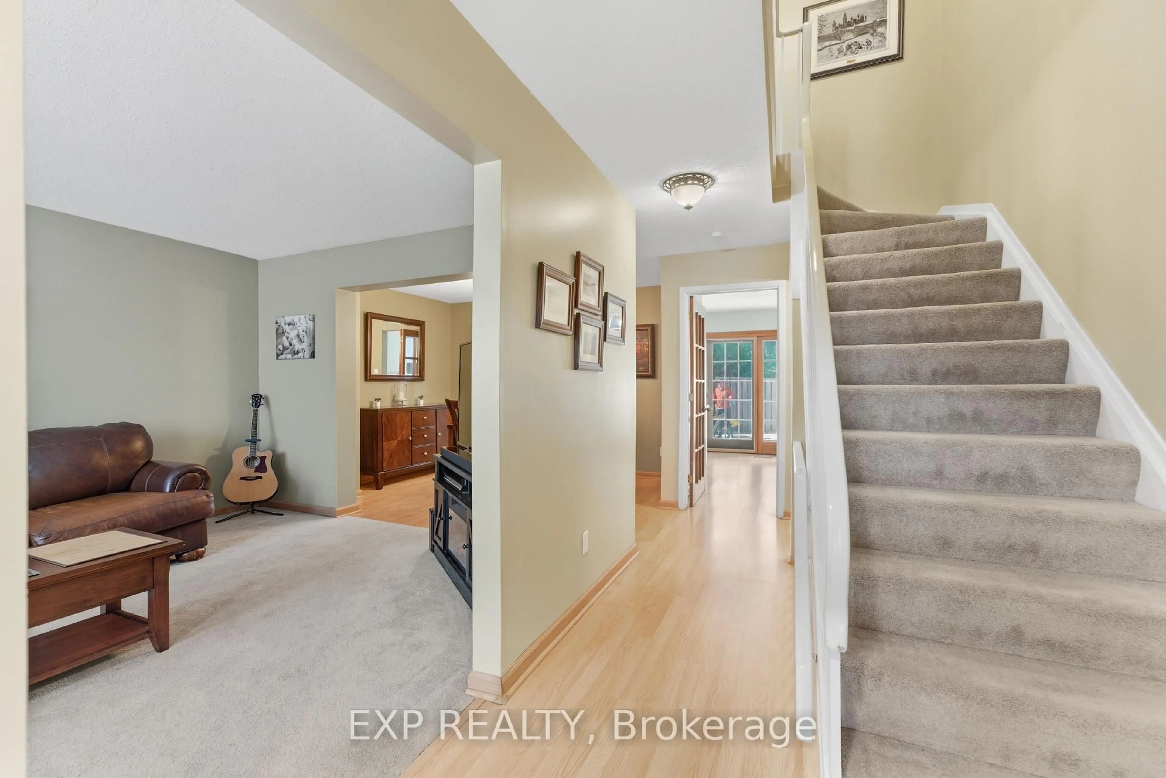 Indoor entryway for 1900 MARQUIS Ave #73, Ottawa Ontario K1J 8J2