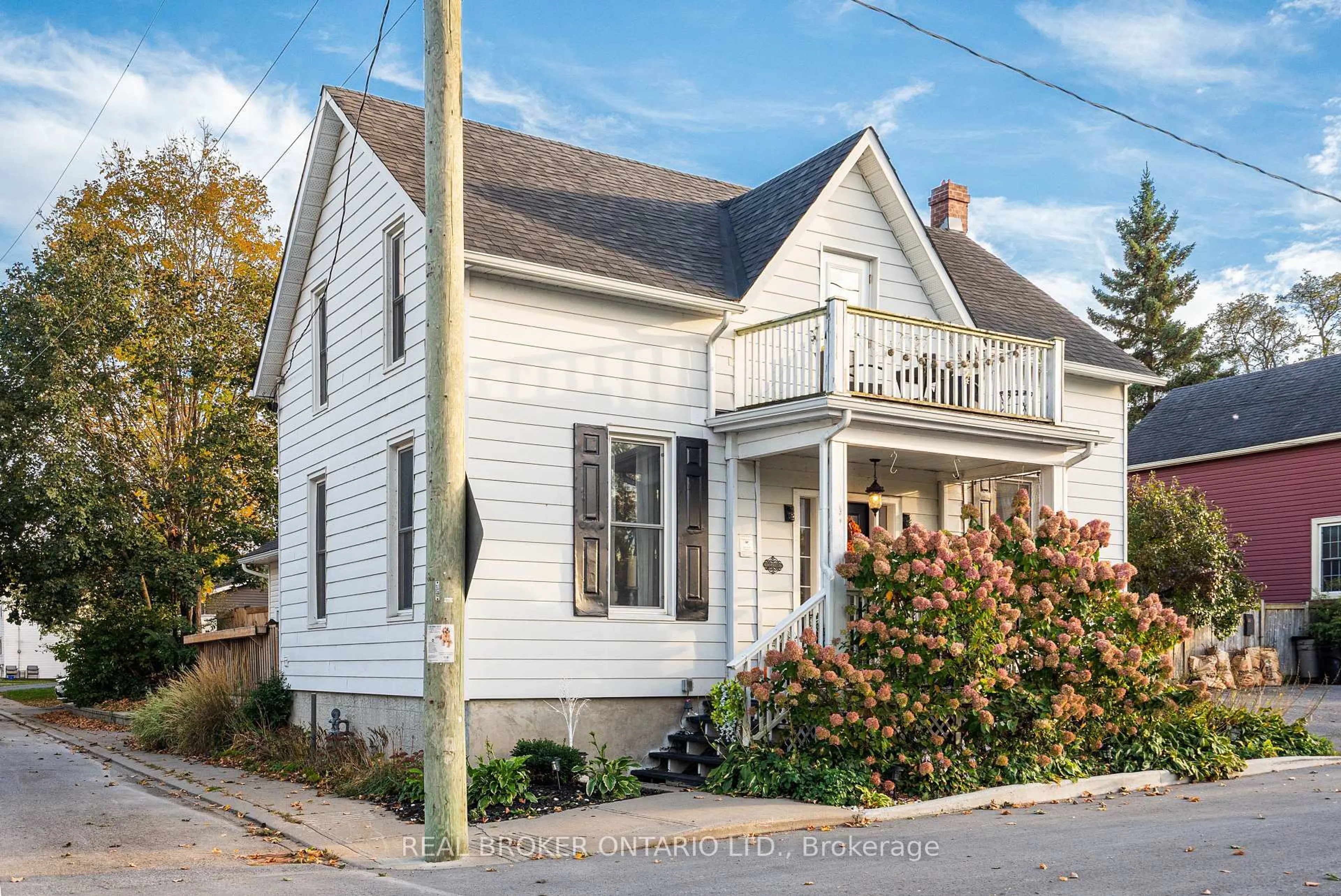 Home with vinyl exterior material, street for 90 Emily St, Carleton Place Ontario K7C 1S9