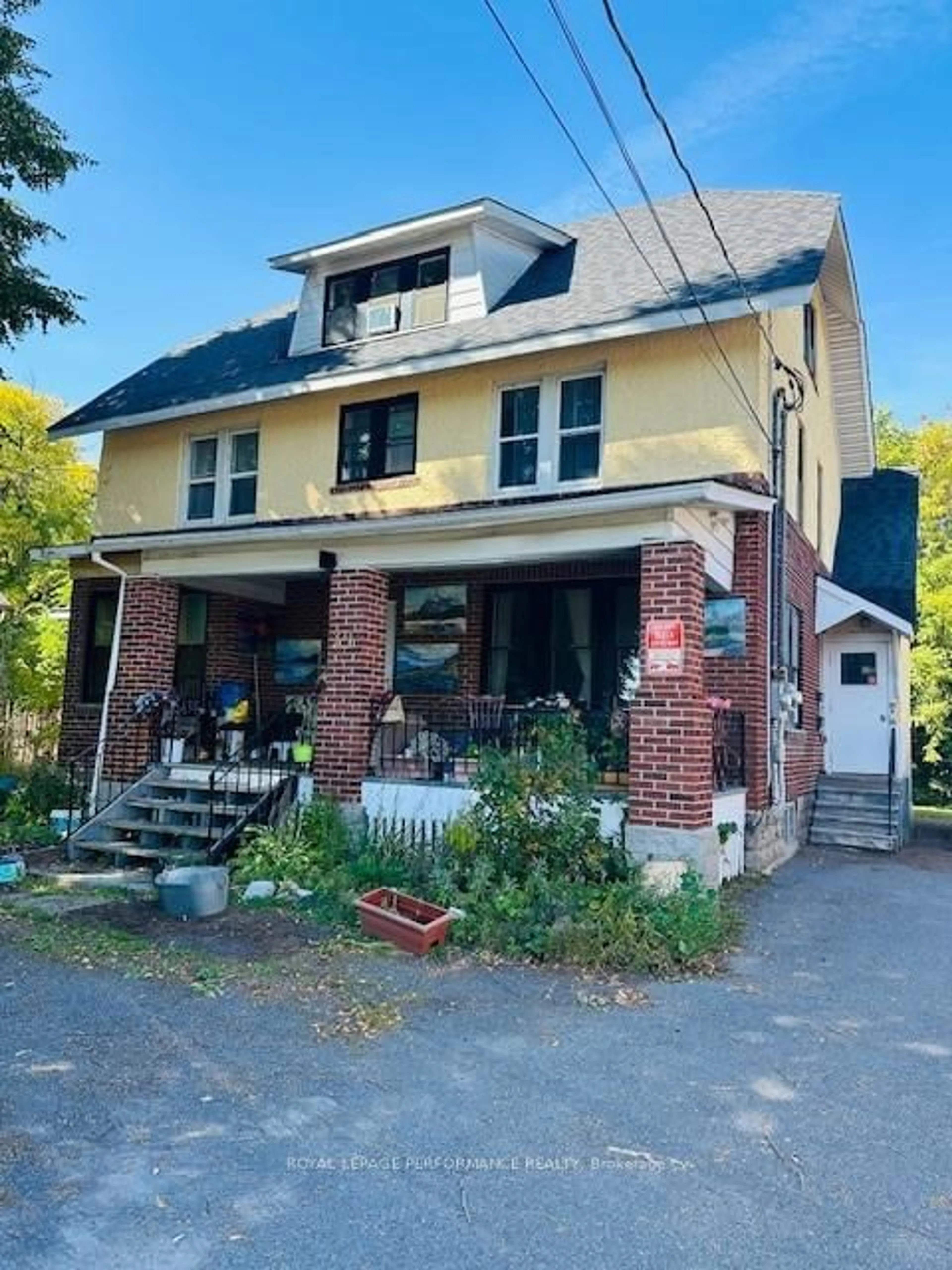 Unknown for 31-35 Fourth St, Cornwall Ontario K6H 2H7