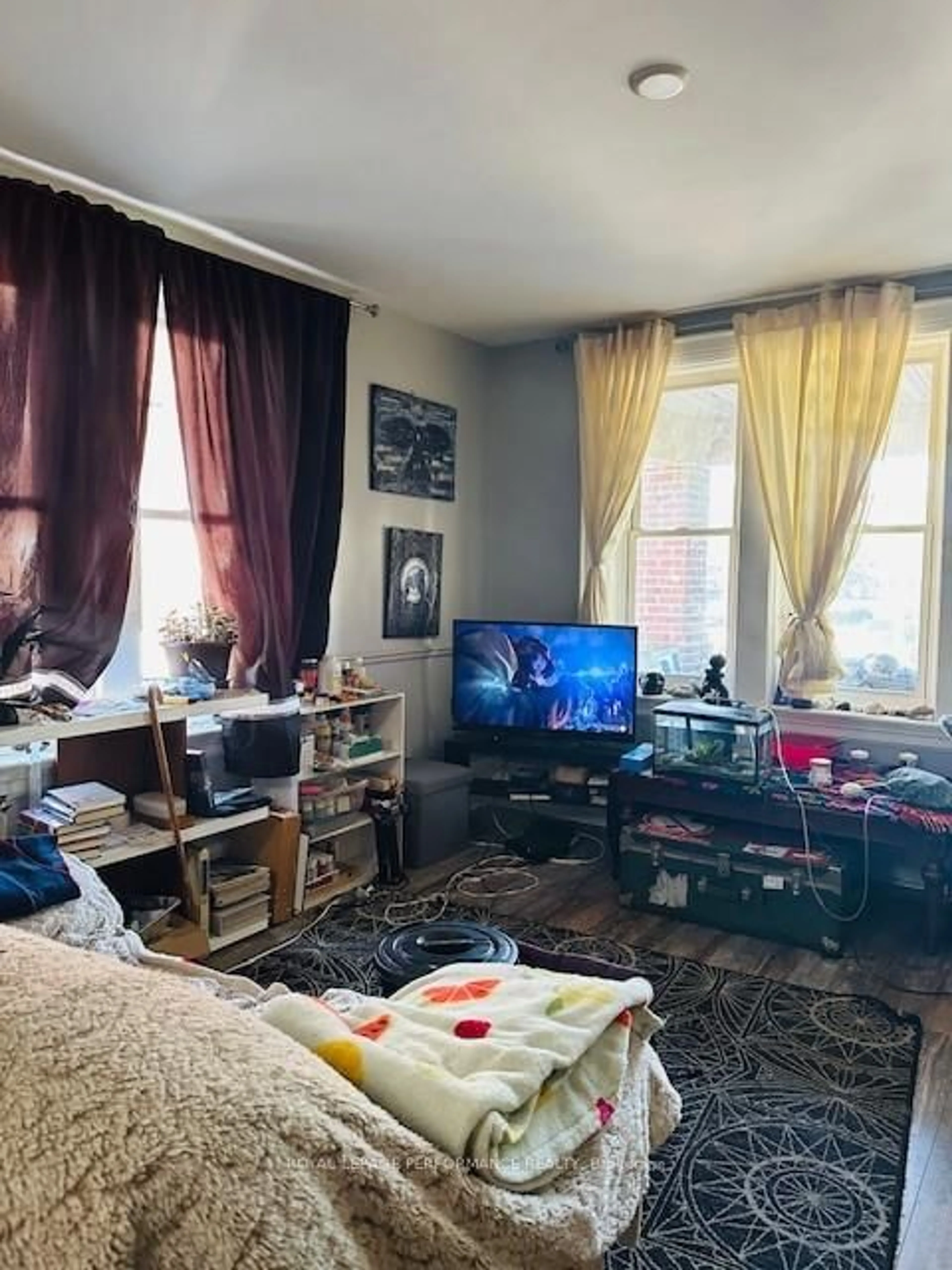 A pic of a room for 31-35 Fourth St, Cornwall Ontario K6H 2H7