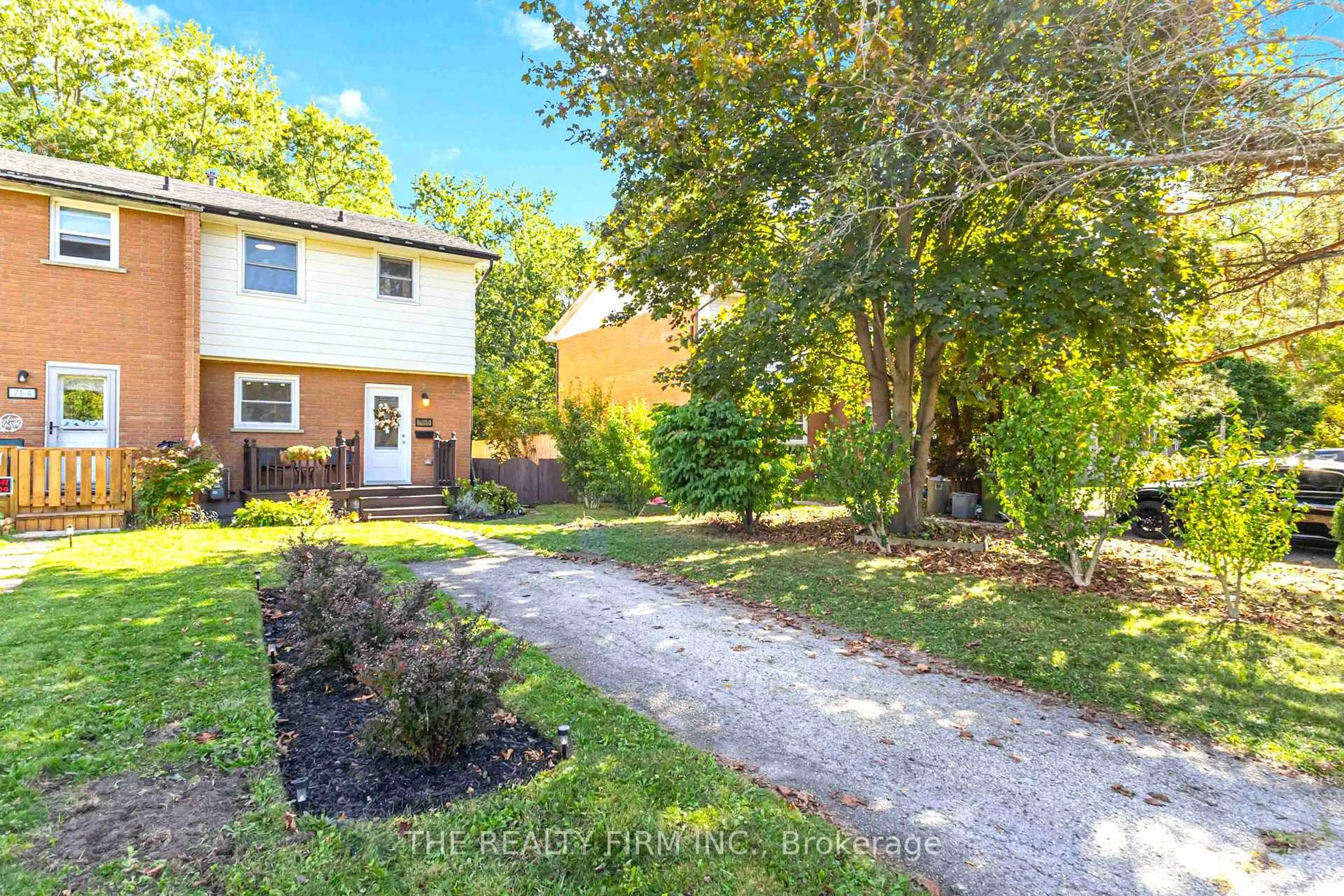 A pic from outside/outdoor area/front of a property/back of a property/a pic from drone, street for 71 Parkside Dr #5, St. Thomas Ontario N5R 3V1