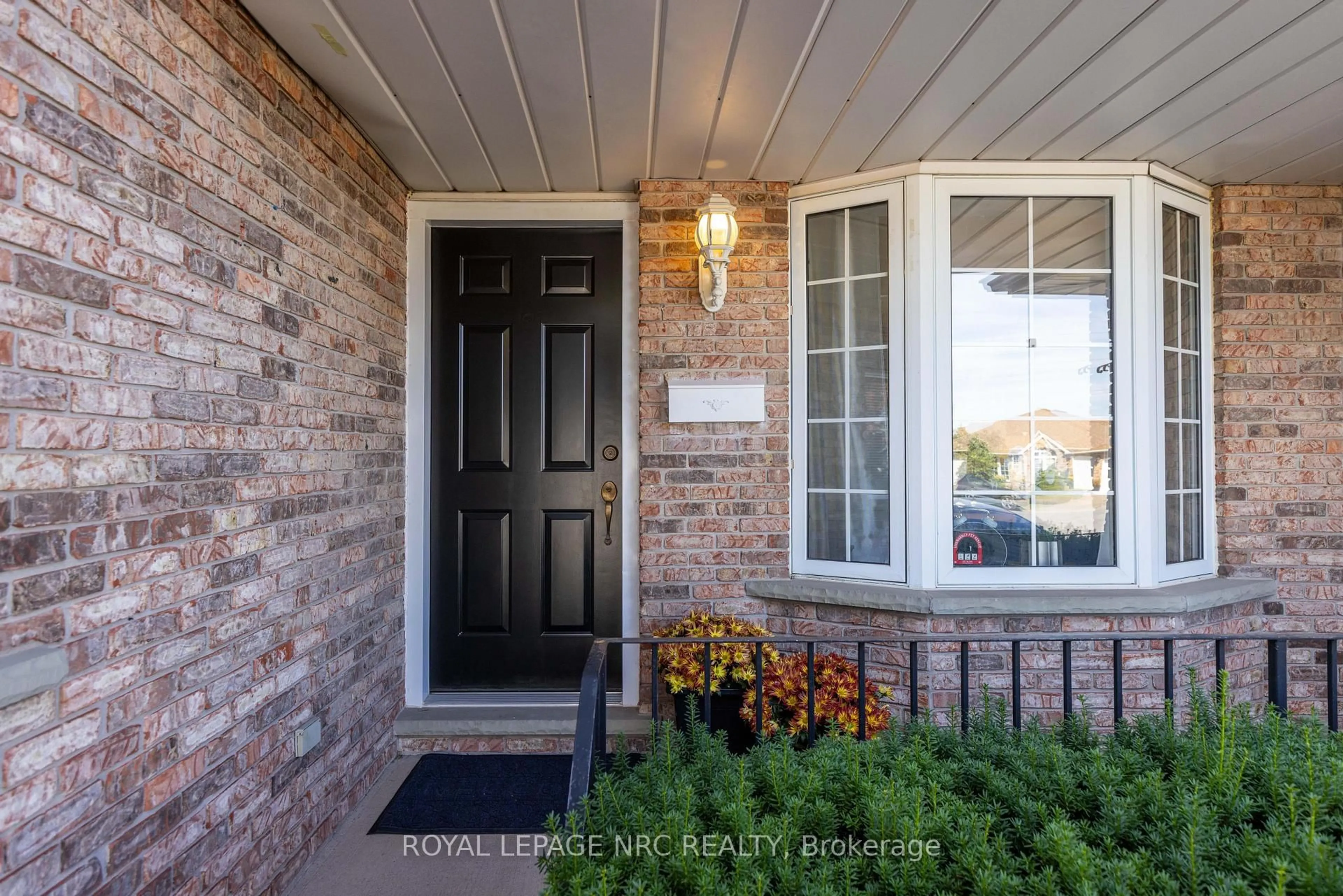 Indoor entryway for 7778 Yvette Cres, Niagara Falls Ontario L2H 3B6