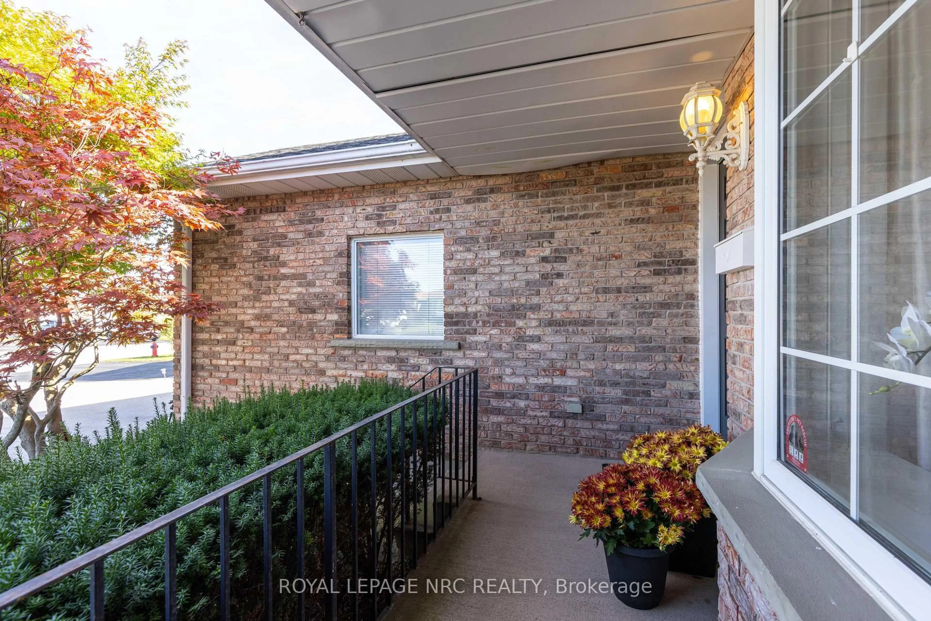 Indoor entryway for 7778 Yvette Cres, Niagara Falls Ontario L2H 3B6