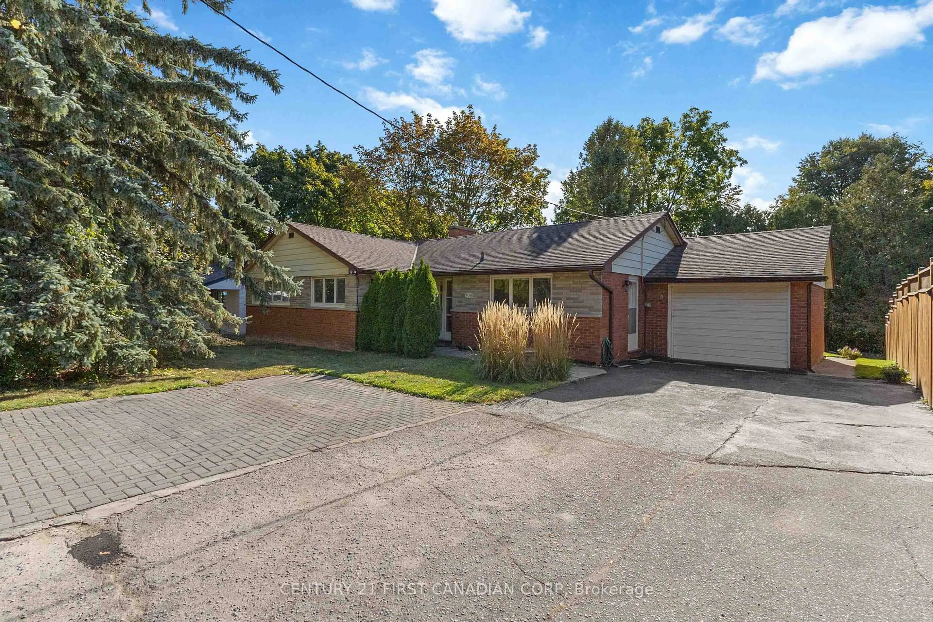 A pic from outside/outdoor area/front of a property/back of a property/a pic from drone, street for 296 Sarnia Rd, London North Ontario N6G 1N3