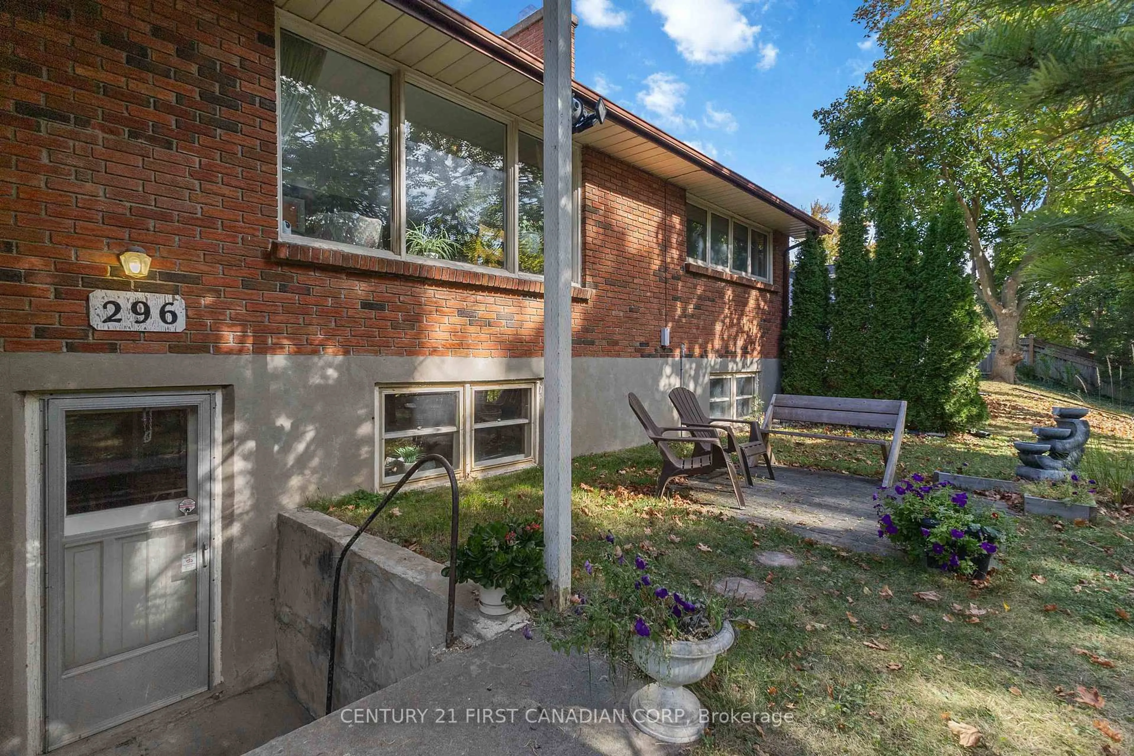 Patio, street for 296 Sarnia Rd, London North Ontario N6G 1N3