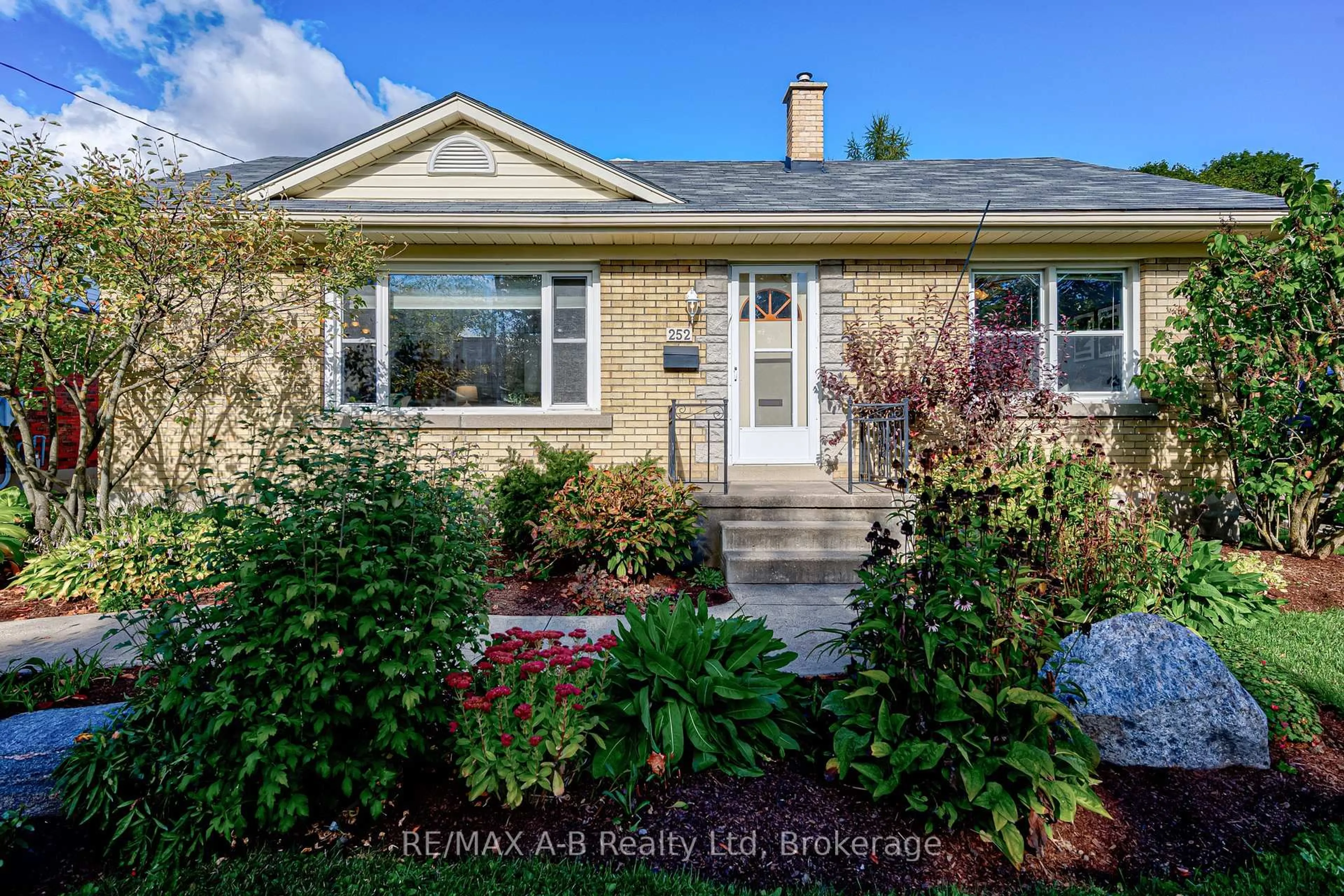 Unknown for 252 HIBERNIA St, Stratford Ontario N5A 5V7