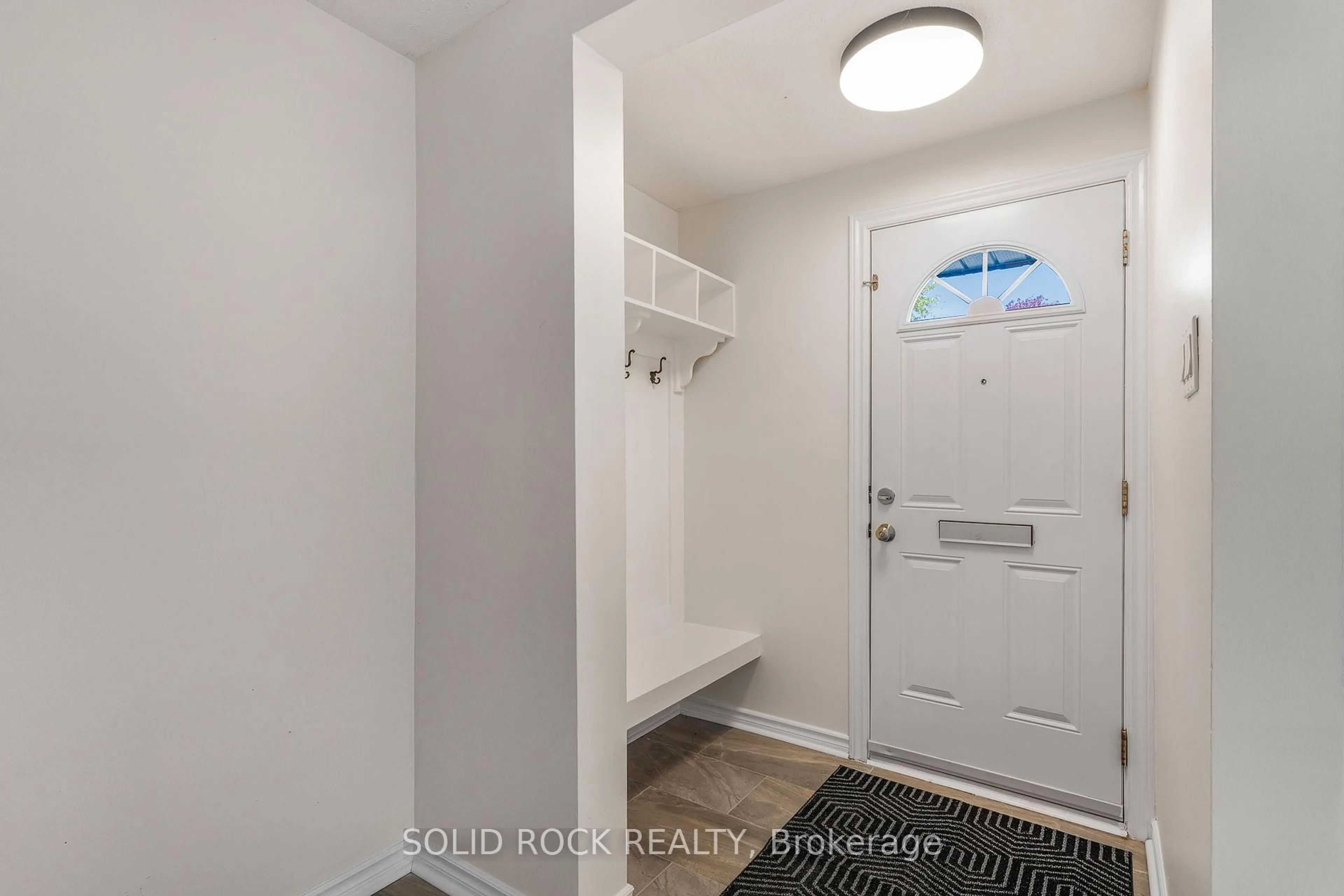Indoor entryway for 1394 Lassiter Terr, Ottawa Ontario K1J 8N3