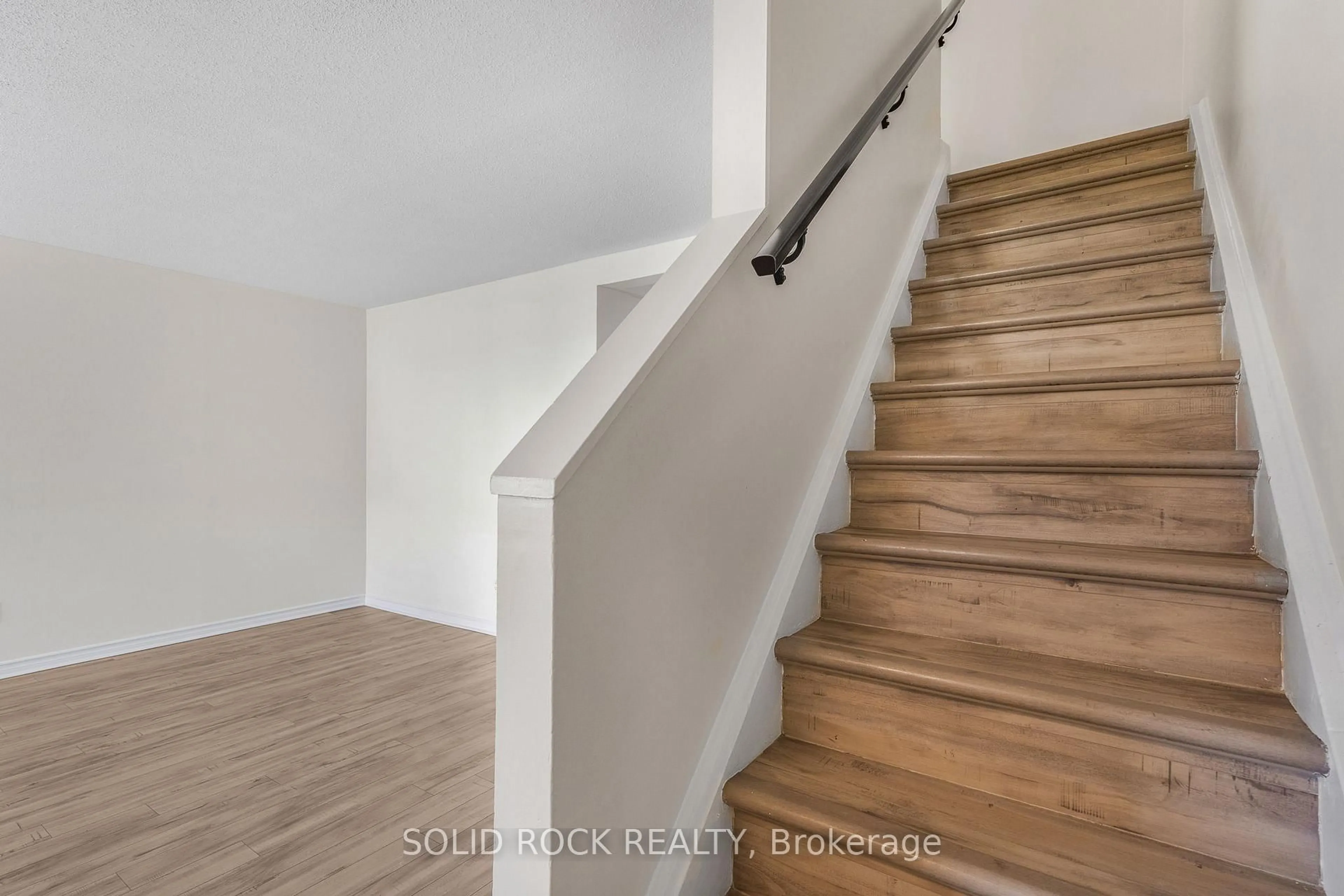 Stairs for 1394 Lassiter Terr, Ottawa Ontario K1J 8N3