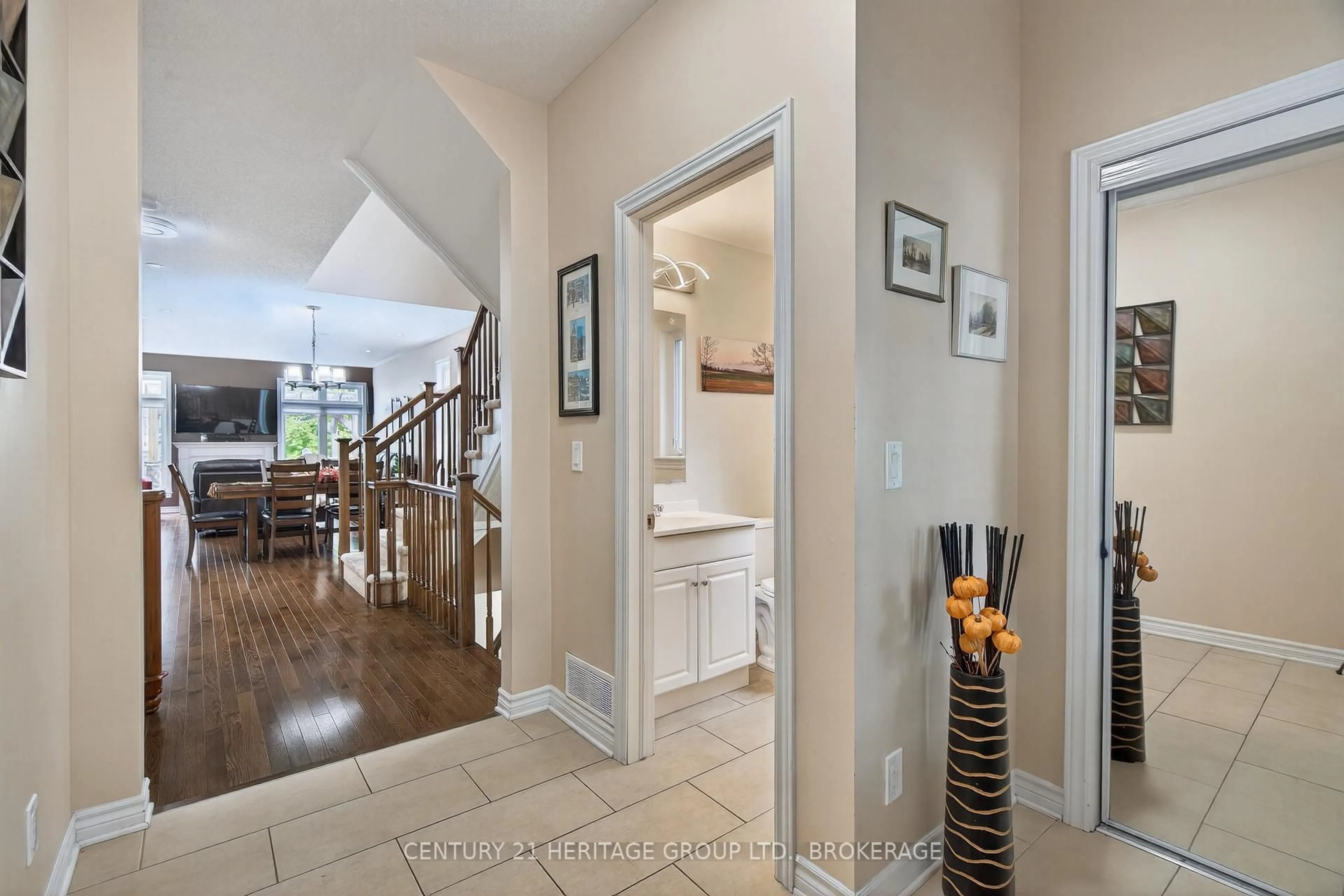 Indoor entryway for 1208 Iris Dr, Kingston Ontario K7P 0H6