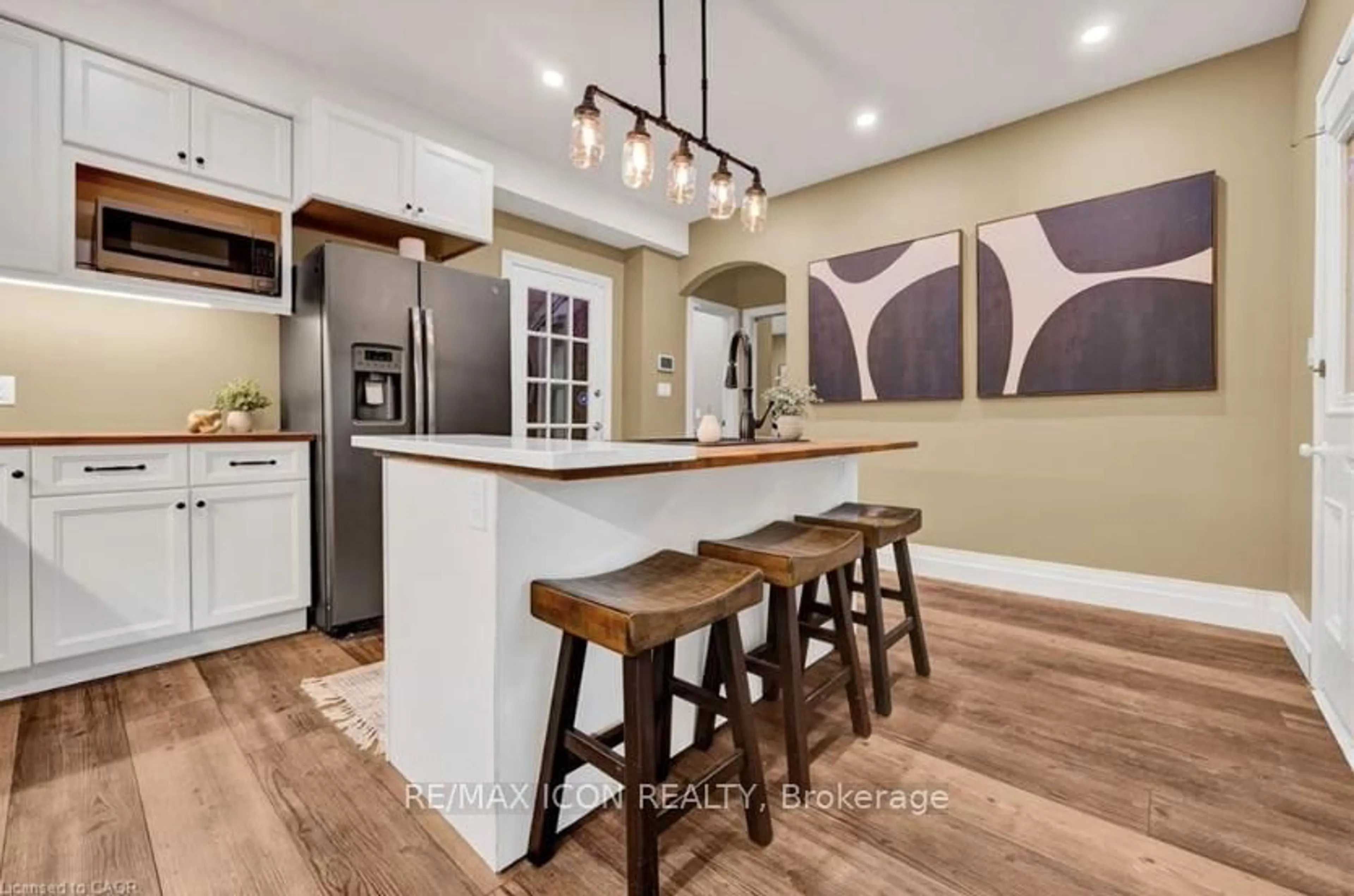 Open concept kitchen, unknown for 115 Cedar St, Cambridge Ontario N1S 1V7