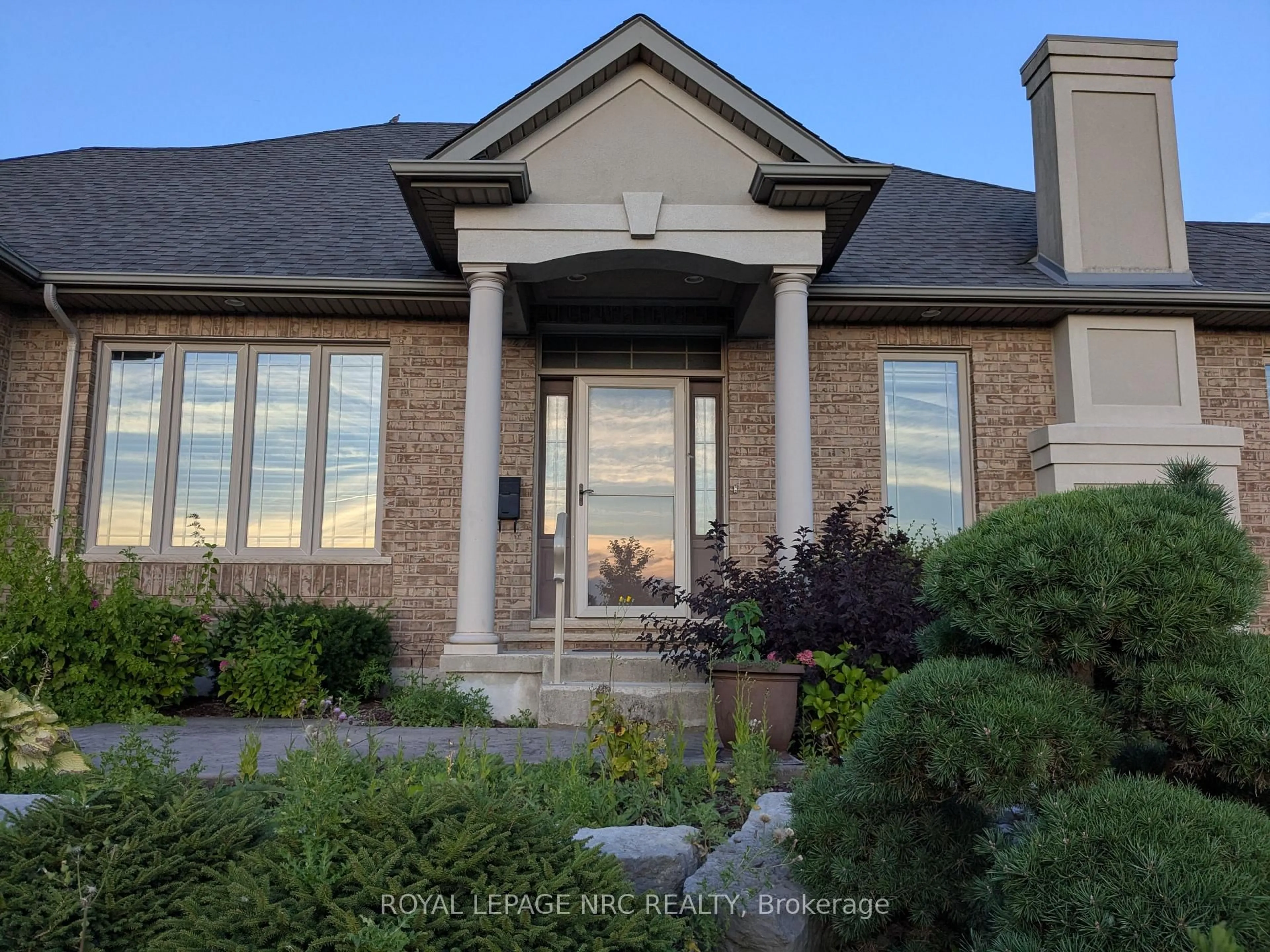 Home with brick exterior material, mountain view for 6 Muirfield Tr, Welland Ontario L3B 6G7