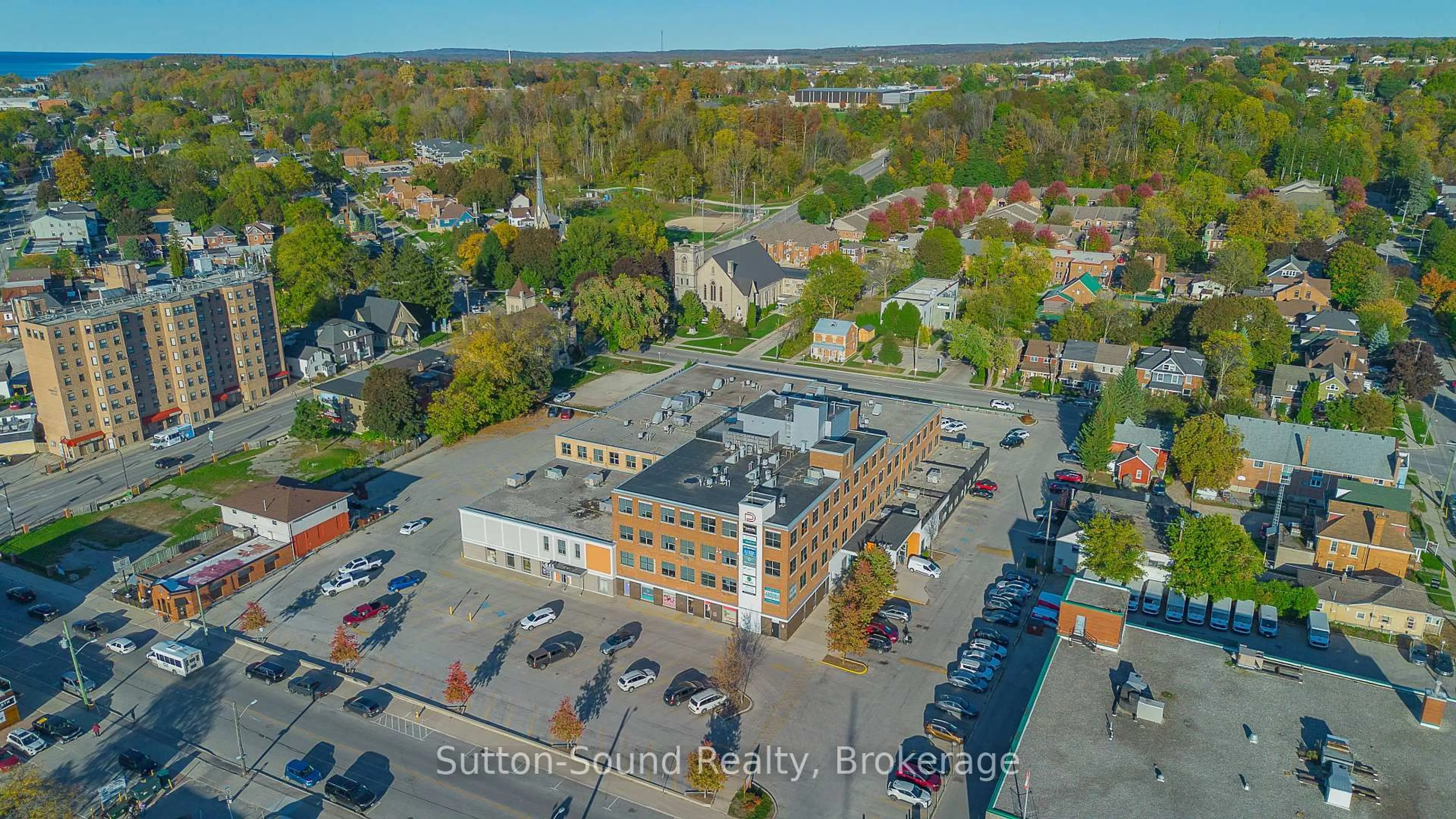 A pic from outside/outdoor area/front of a property/back of a property/a pic from drone, building for 945 3rd Avenue East Ave #410, Owen Sound Ontario N4K 2K8