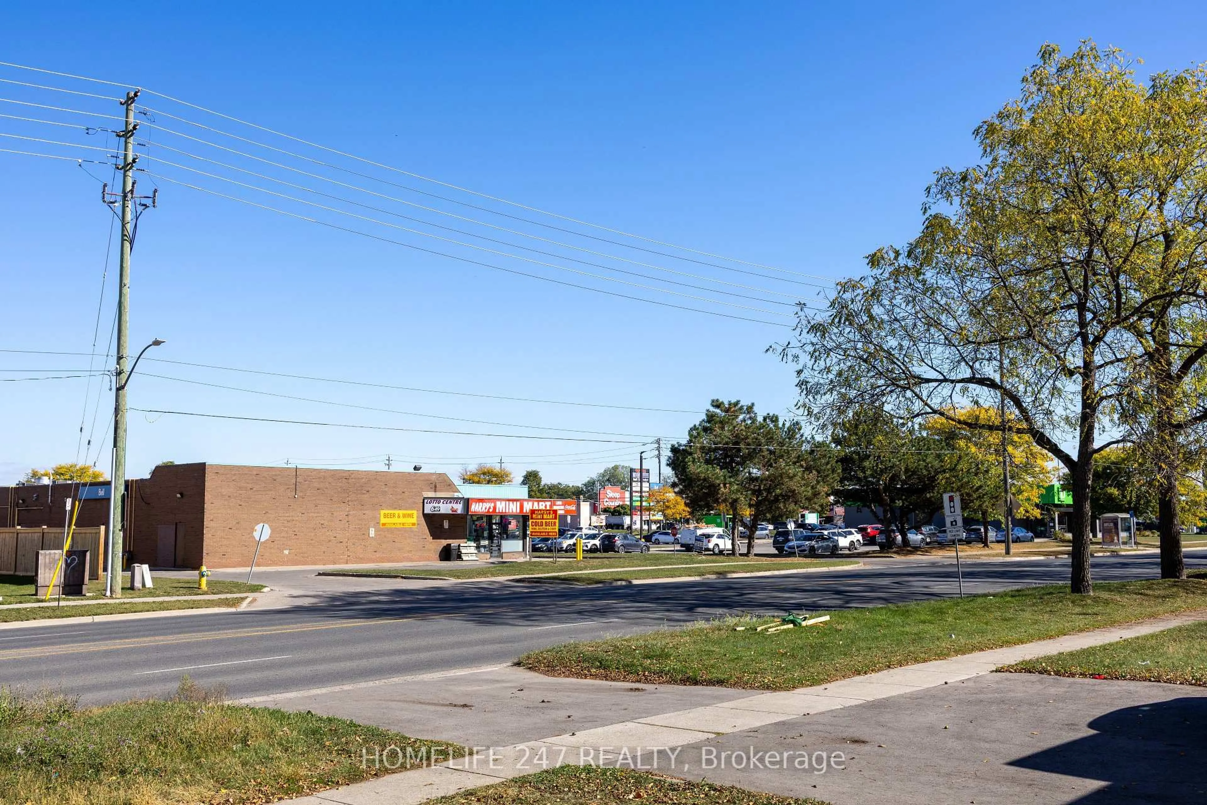 A pic from outside/outdoor area/front of a property/back of a property/a pic from drone, street for 437 Clarke Rd, London East Ontario N5W 5G6