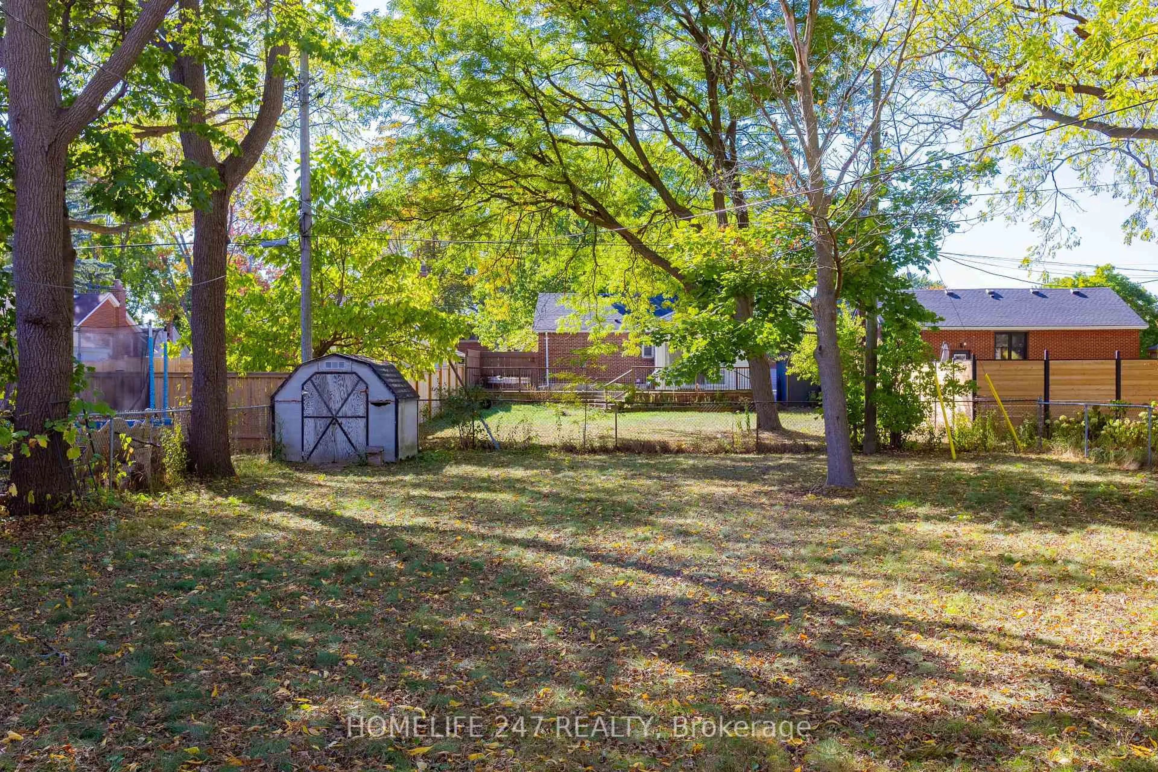 A pic from outside/outdoor area/front of a property/back of a property/a pic from drone, street for 437 Clarke Rd, London East Ontario N5W 5G6