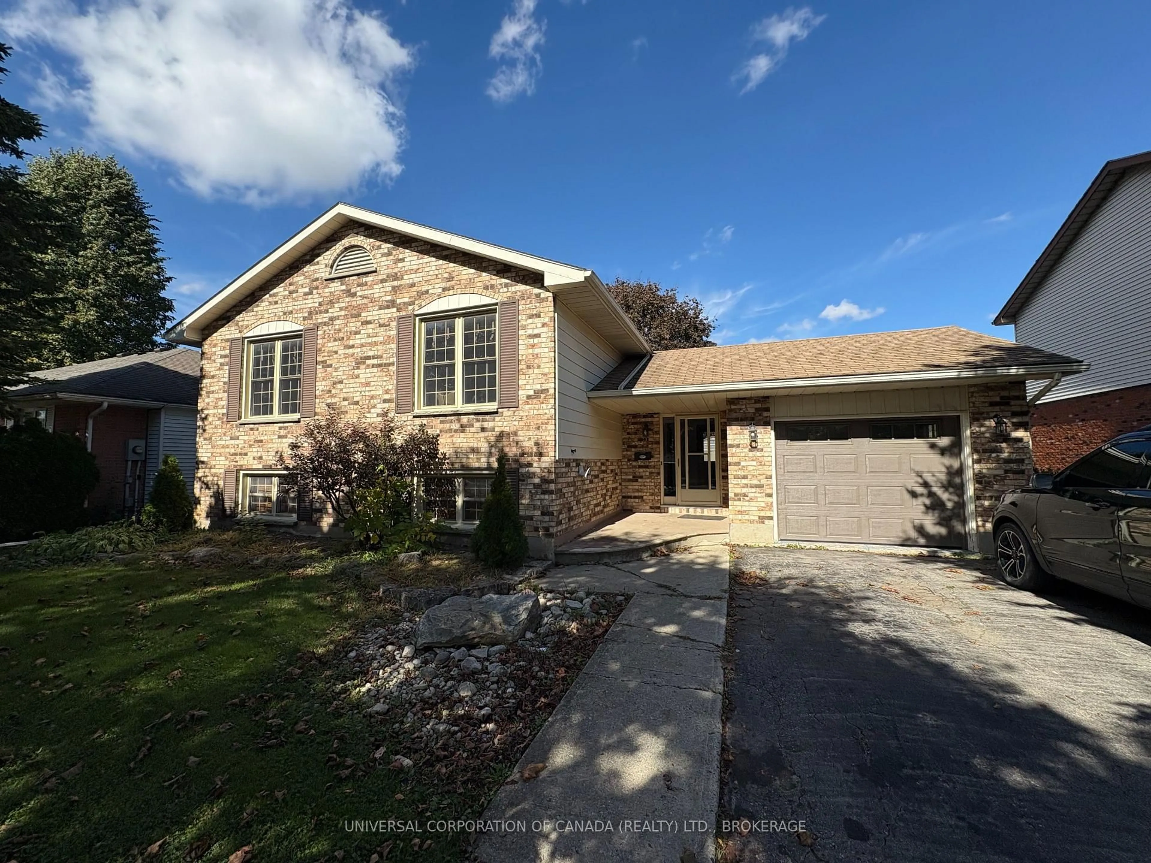 Home with vinyl exterior material, street for 15 Treadwell St, Aylmer Ontario N5H 3B5