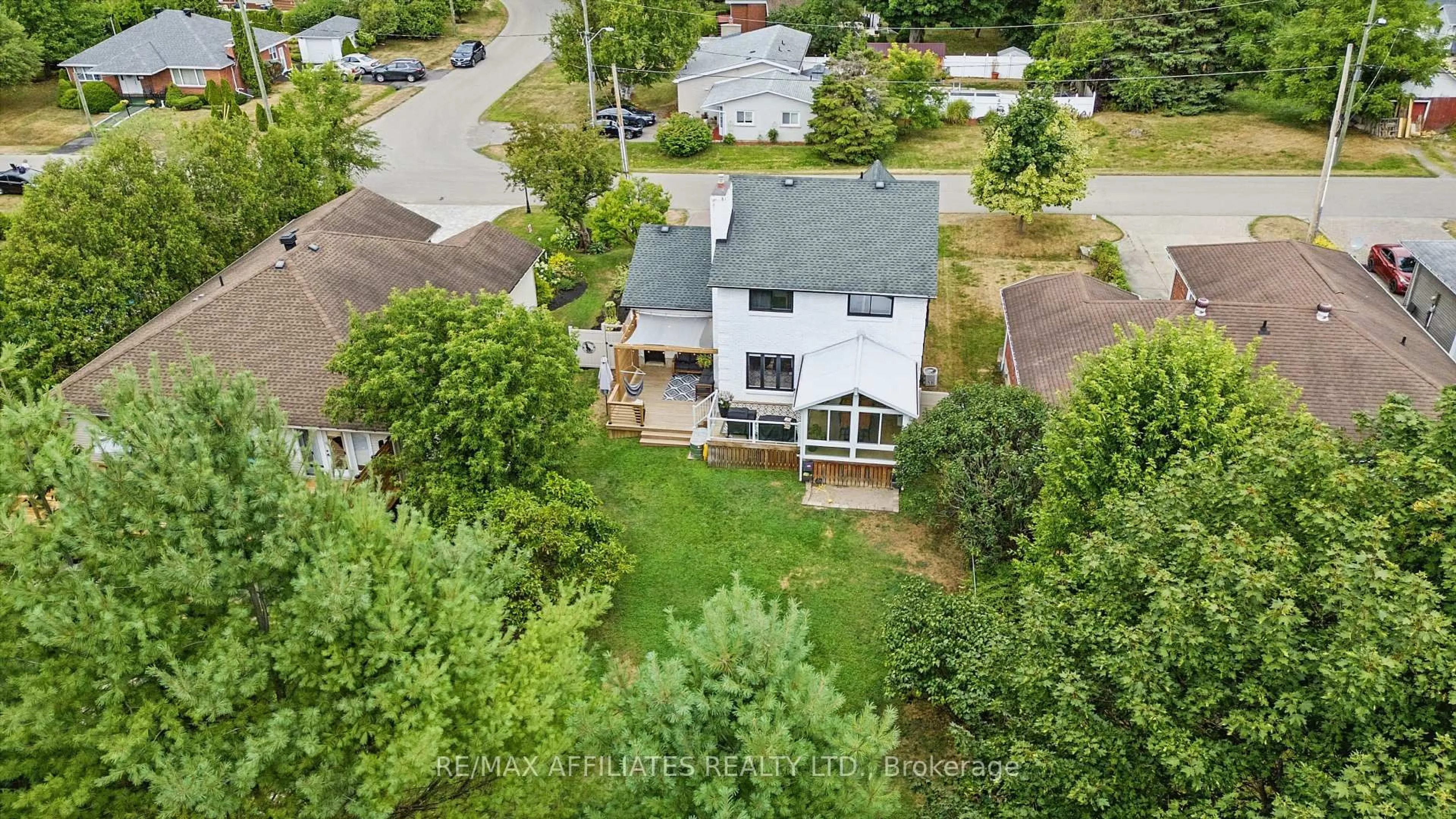 A pic from outside/outdoor area/front of a property/back of a property/a pic from drone, street for 2C Baxter Dr, Brockville Ontario K6V 3T8