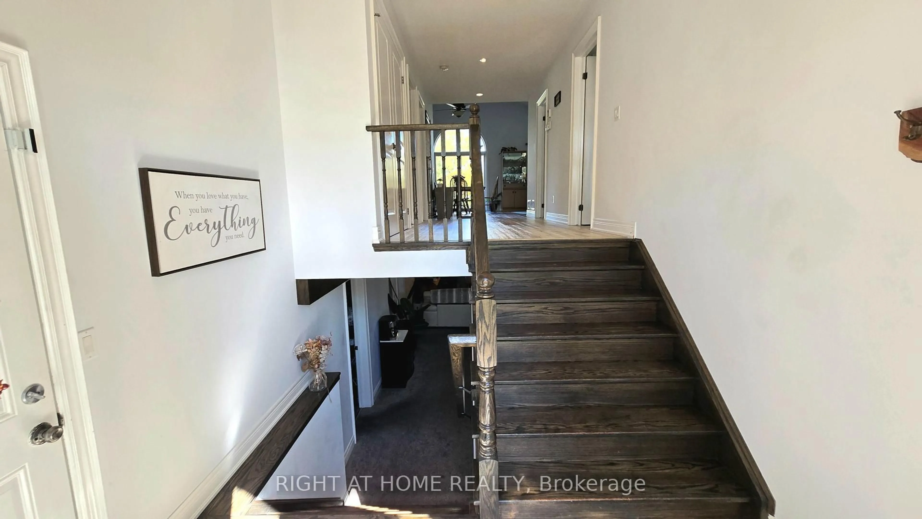 Indoor foyer for 40996 Forks Rd, Wainfleet Ontario L0S 1V0