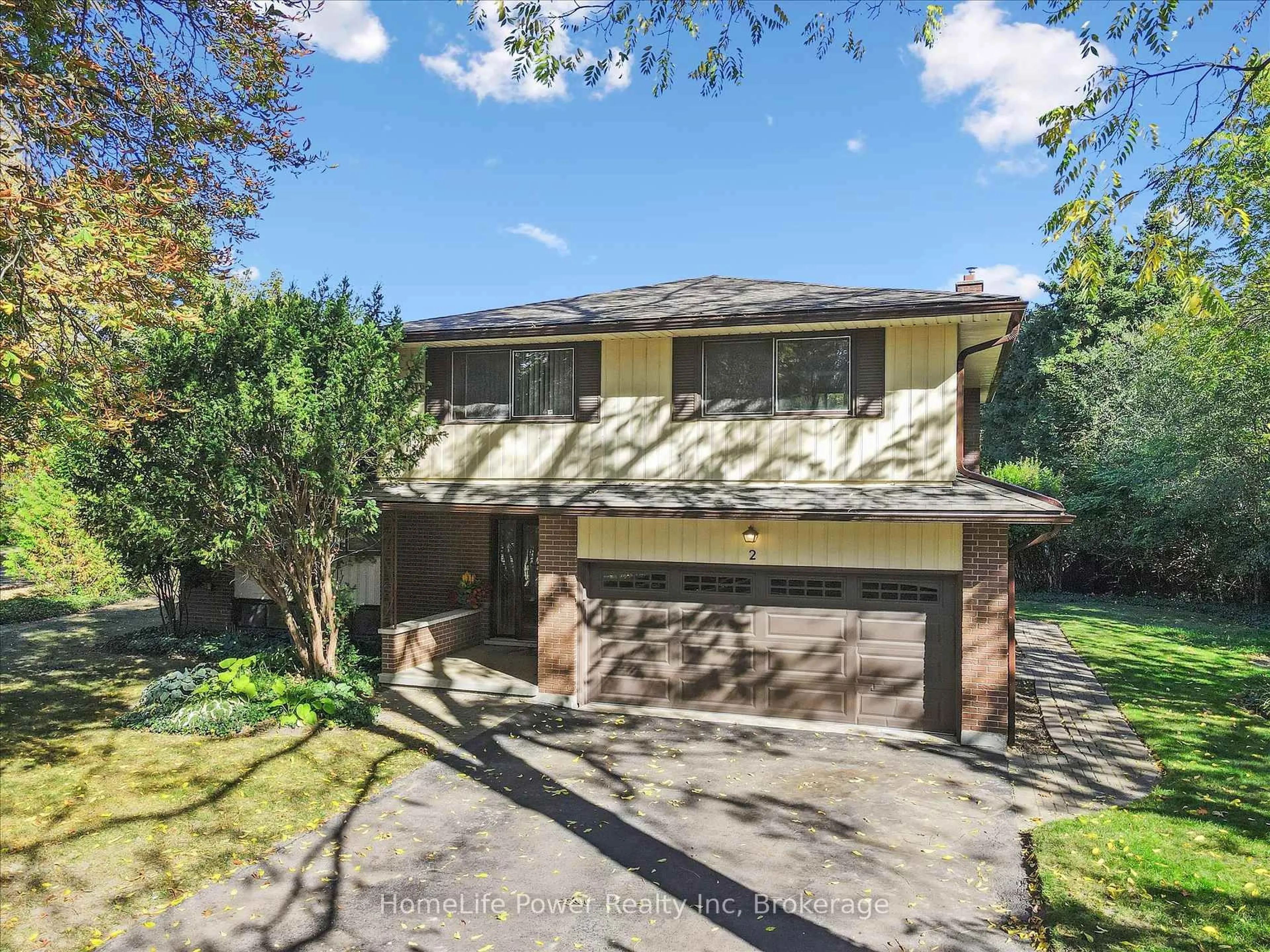 A pic from outside/outdoor area/front of a property/back of a property/a pic from drone, street for 2 Berkley Pl, Guelph Ontario N1E 1E6