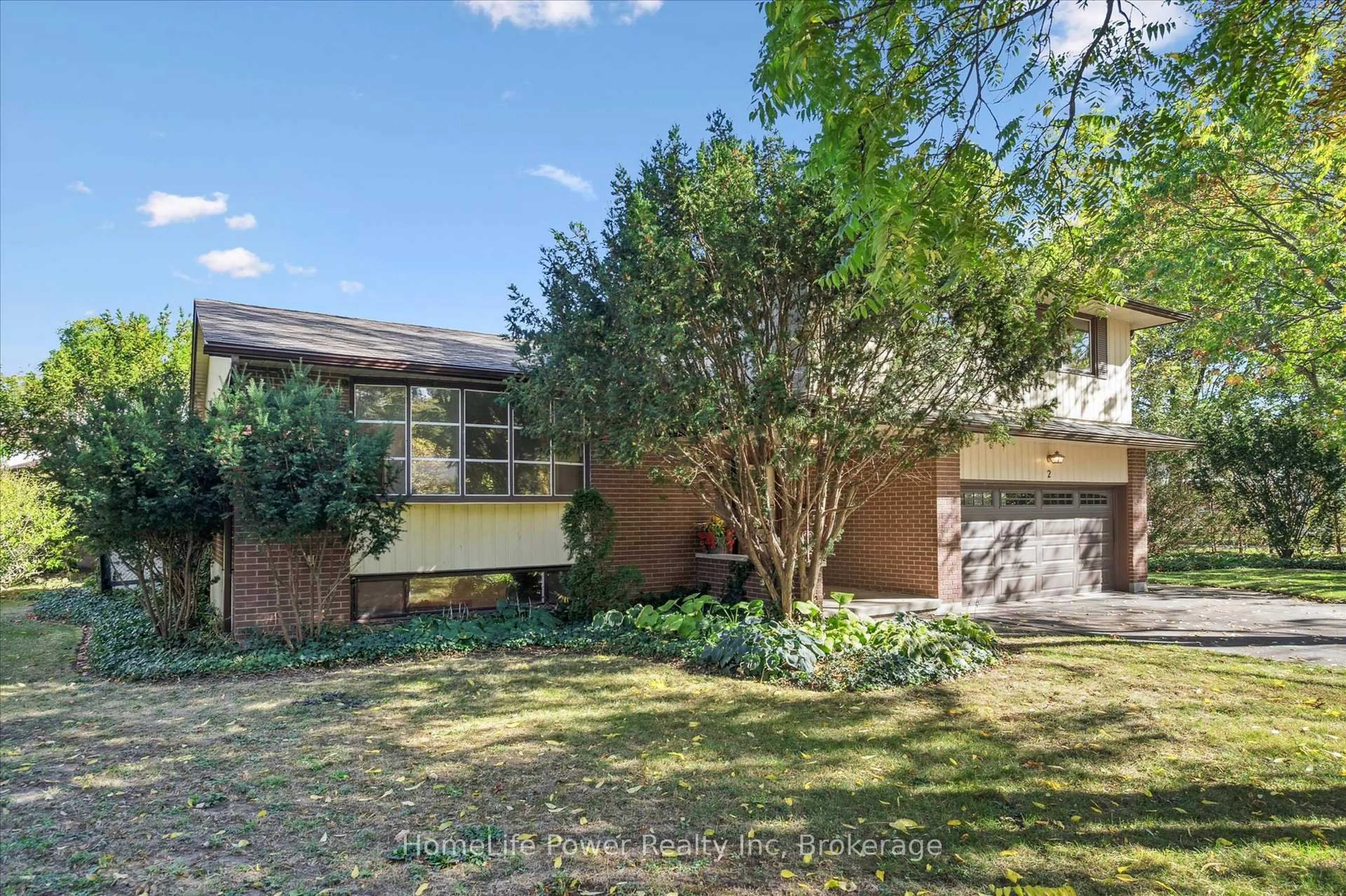 A pic from outside/outdoor area/front of a property/back of a property/a pic from drone, street for 2 Berkley Pl, Guelph Ontario N1E 1E6
