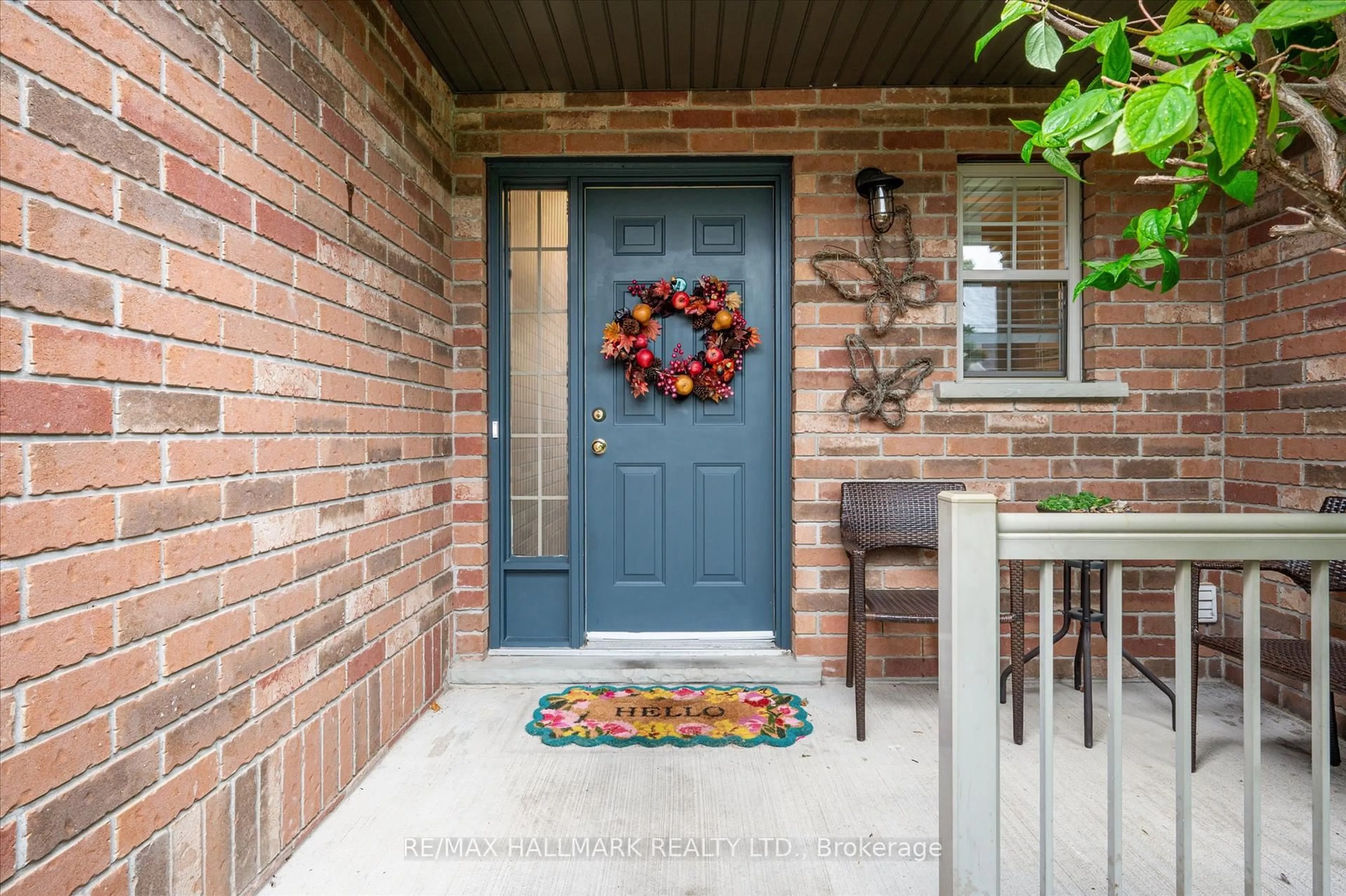 Indoor entryway for 103 Northcliffe Cres, Cambridge Ontario N3C 4M7