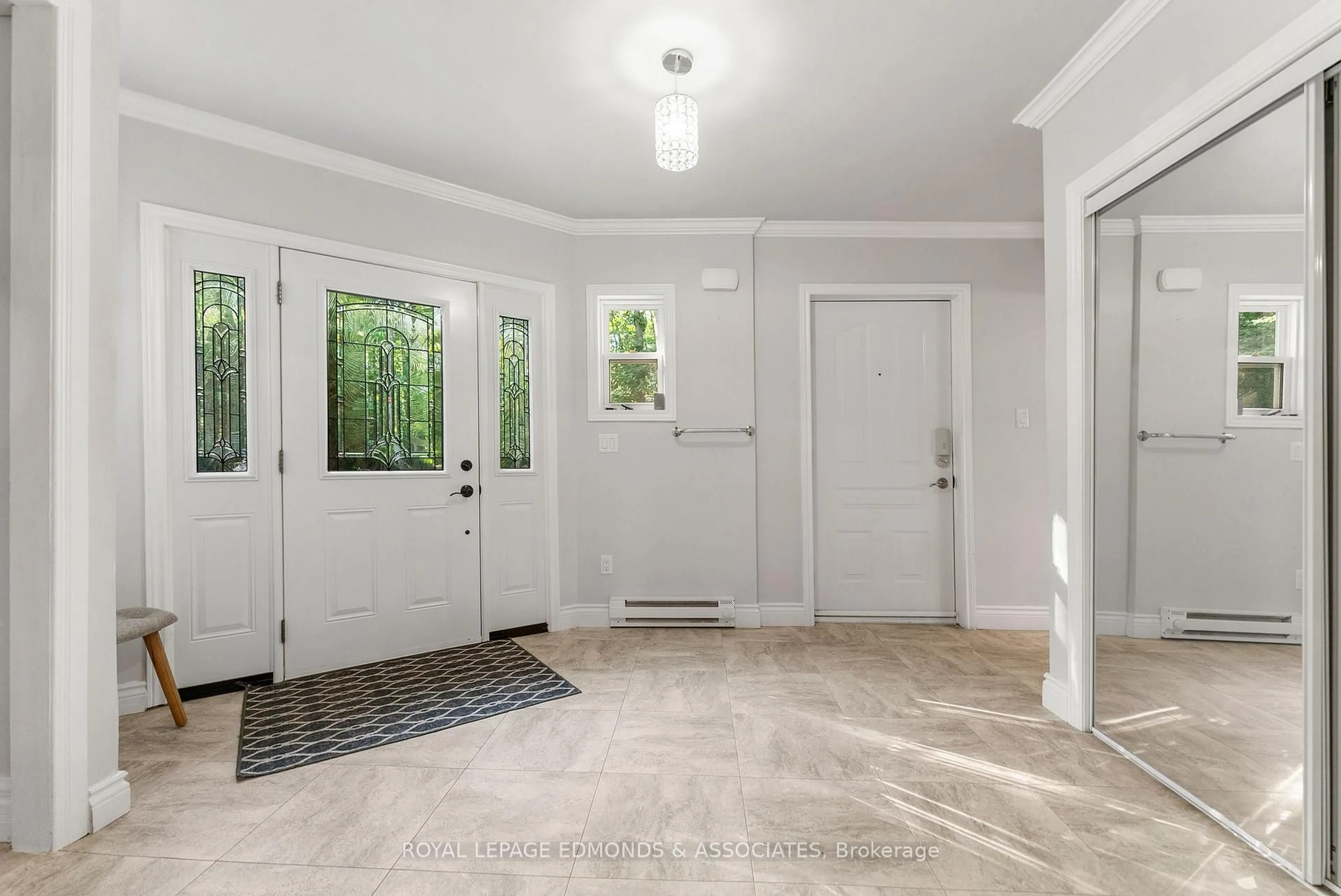 Indoor entryway for 731 Francie Lane, Pembroke Ontario K8A 6W2