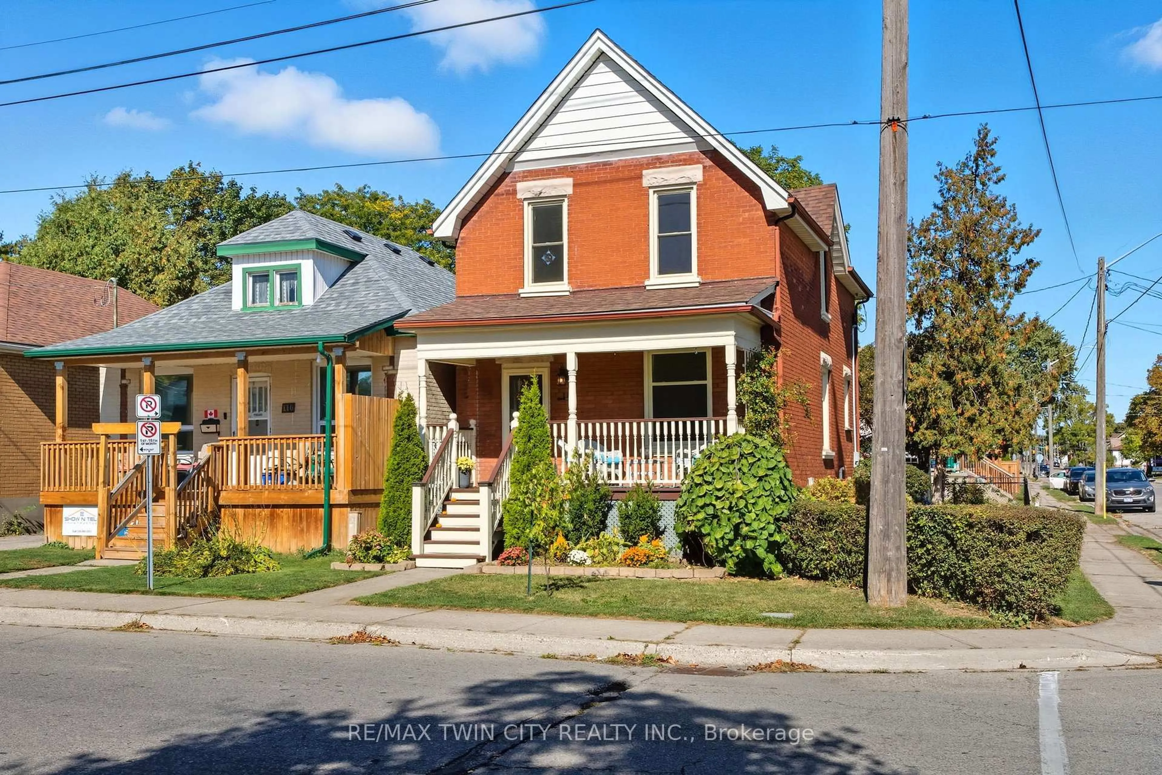 Home with brick exterior material, street for 118 Mary St, Brantford Ontario N3S 3B7