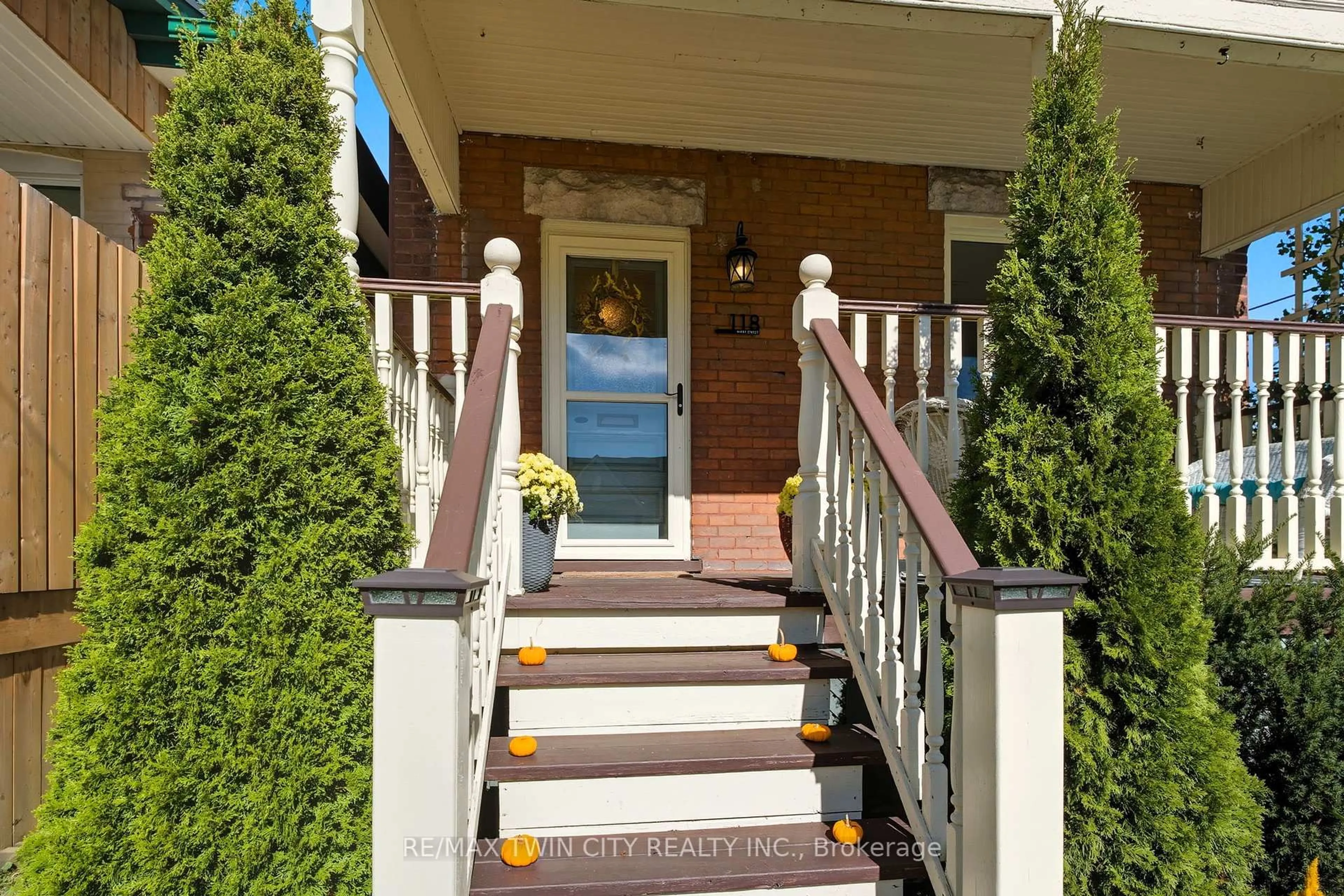Unknown for 118 Mary St, Brantford Ontario N3S 3B7
