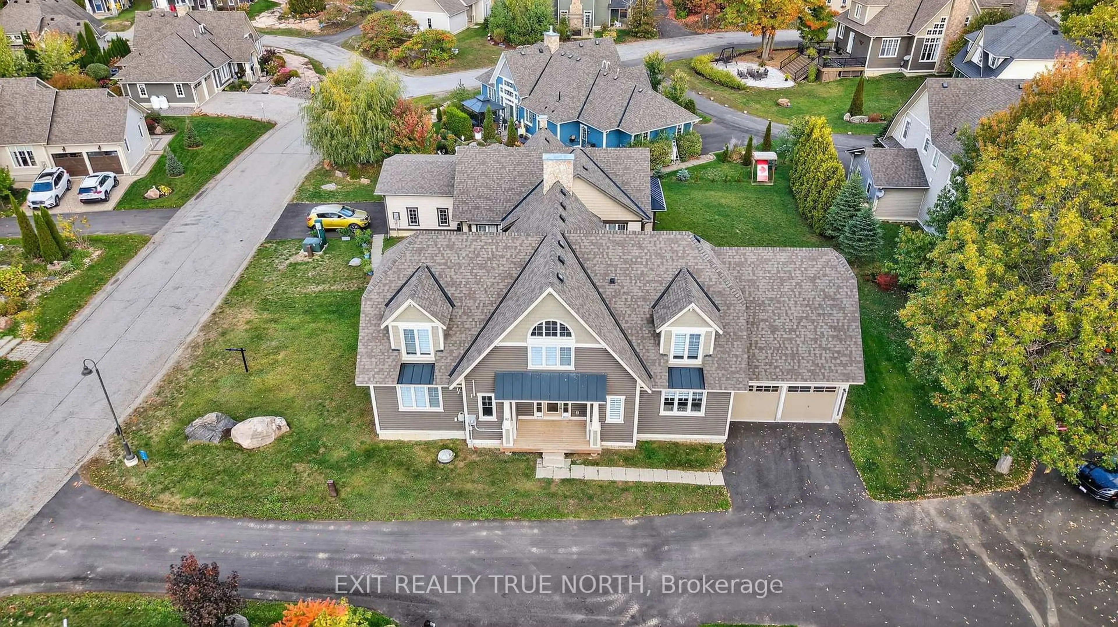 A pic from outside/outdoor area/front of a property/back of a property/a pic from drone, street for 47 Marina Village Dr, Georgian Bay Ontario L0K 1S0