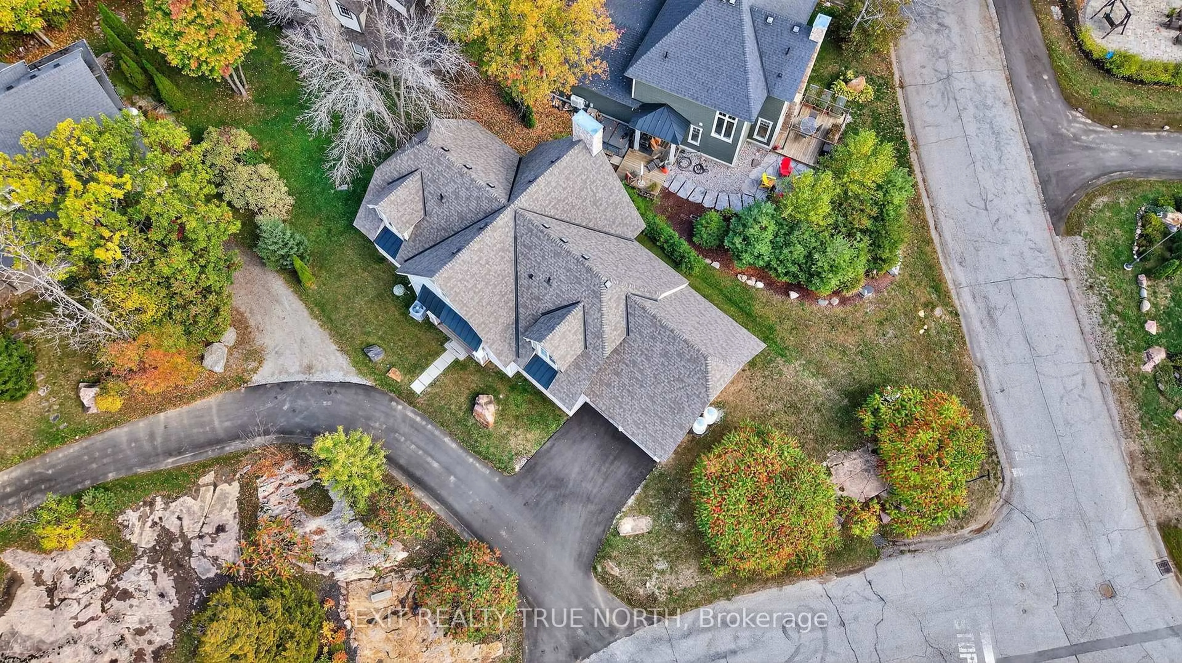 A pic from outside/outdoor area/front of a property/back of a property/a pic from drone, street for 4 Country Tr, Georgian Bay Ontario L0K 1S0