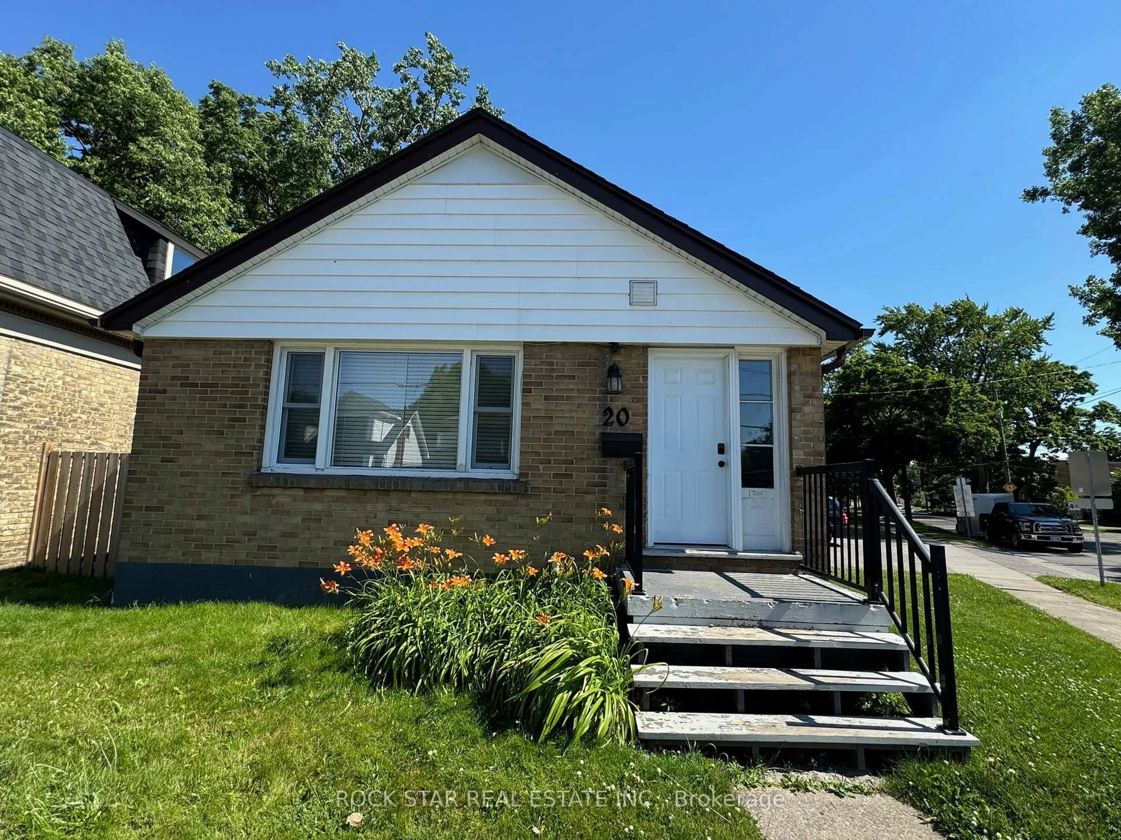 Home with vinyl exterior material, street for 20 Oxford St, London North Ontario N6H 1P9