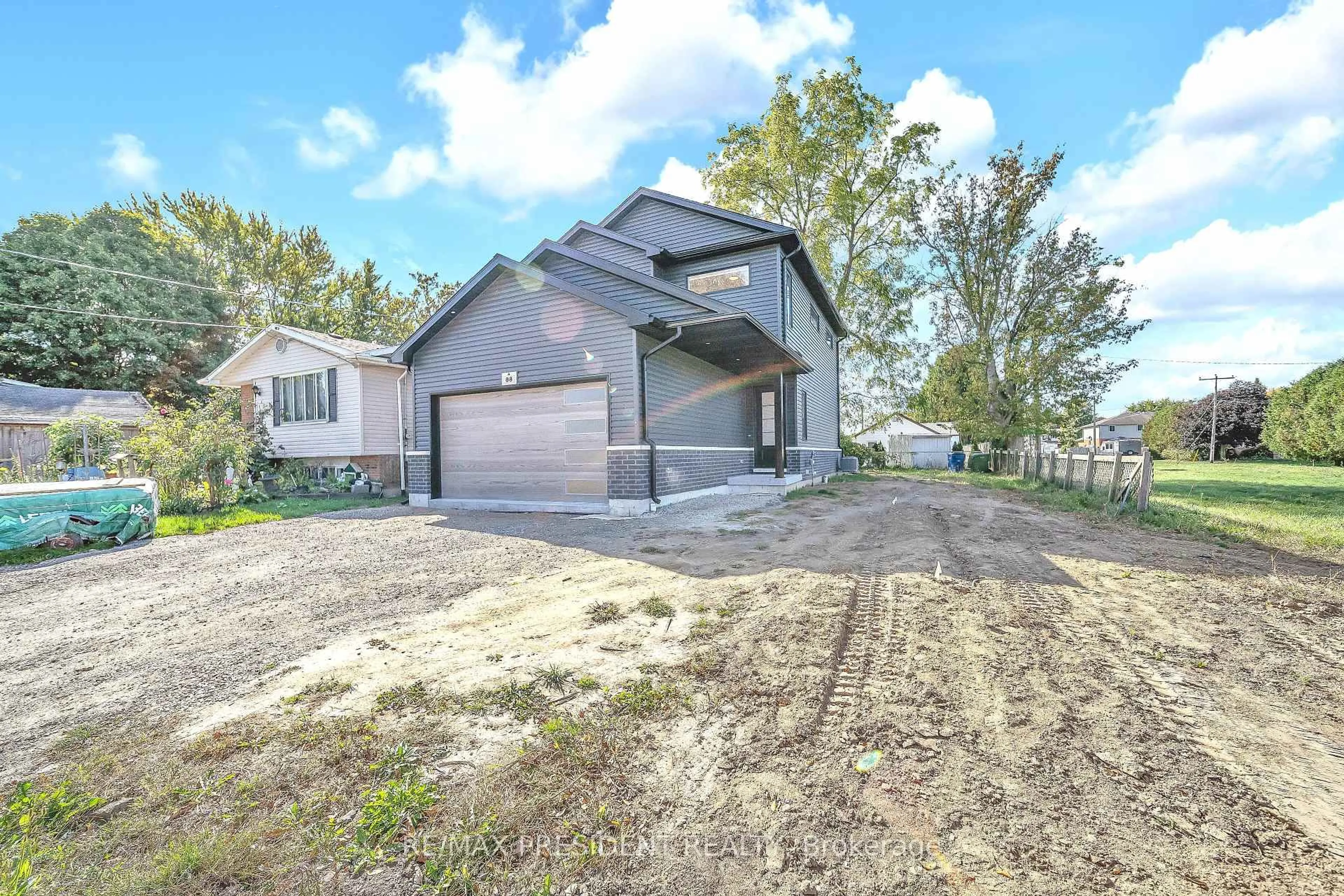 Unknown for 88 O'Neil St, Chatham-Kent Ontario N7M 3A3