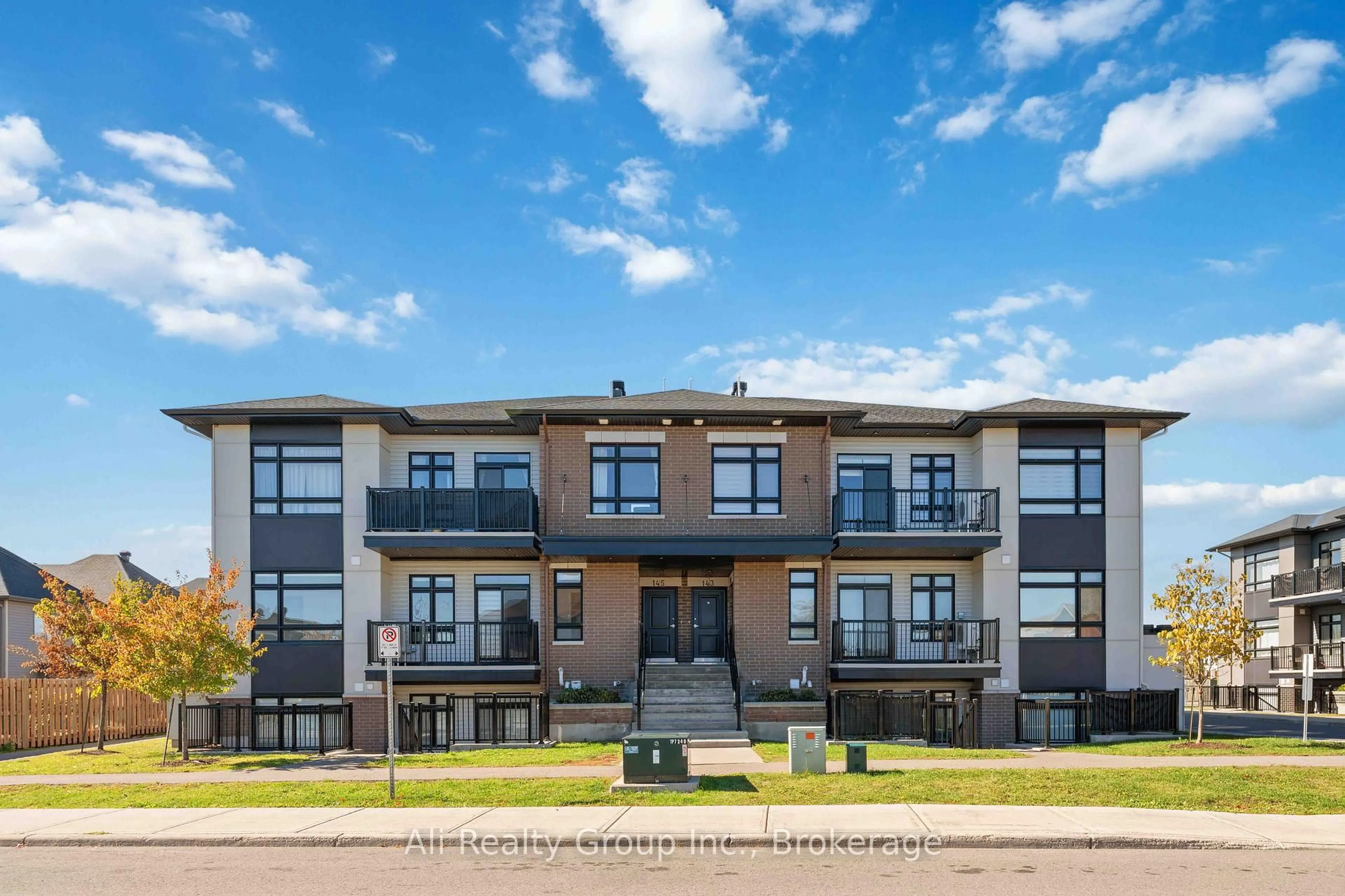 Unknown for 147 Fairweather St, Ottawa Ontario K1T 0M8