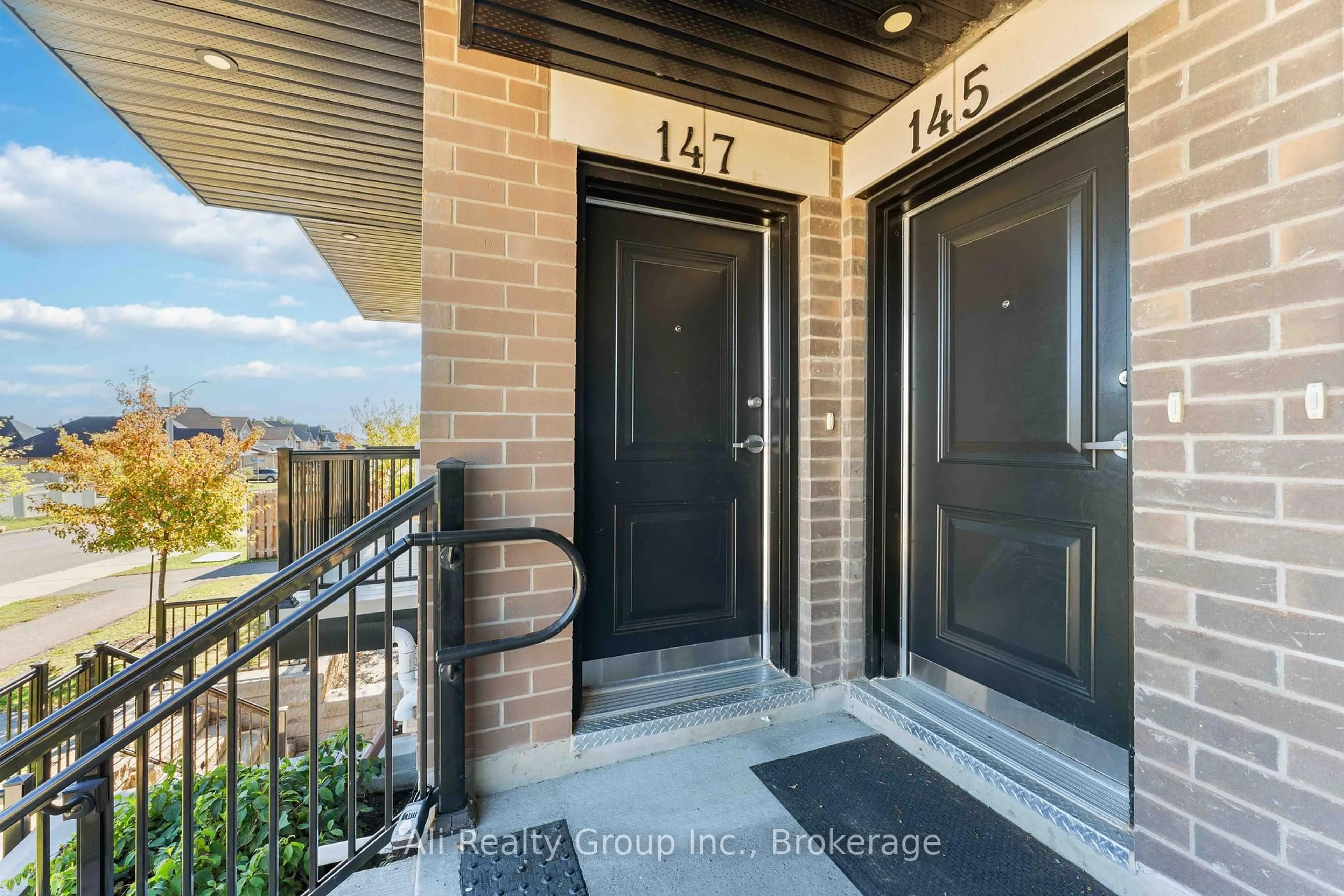 Indoor entryway for 147 Fairweather St, Ottawa Ontario K1T 0M8