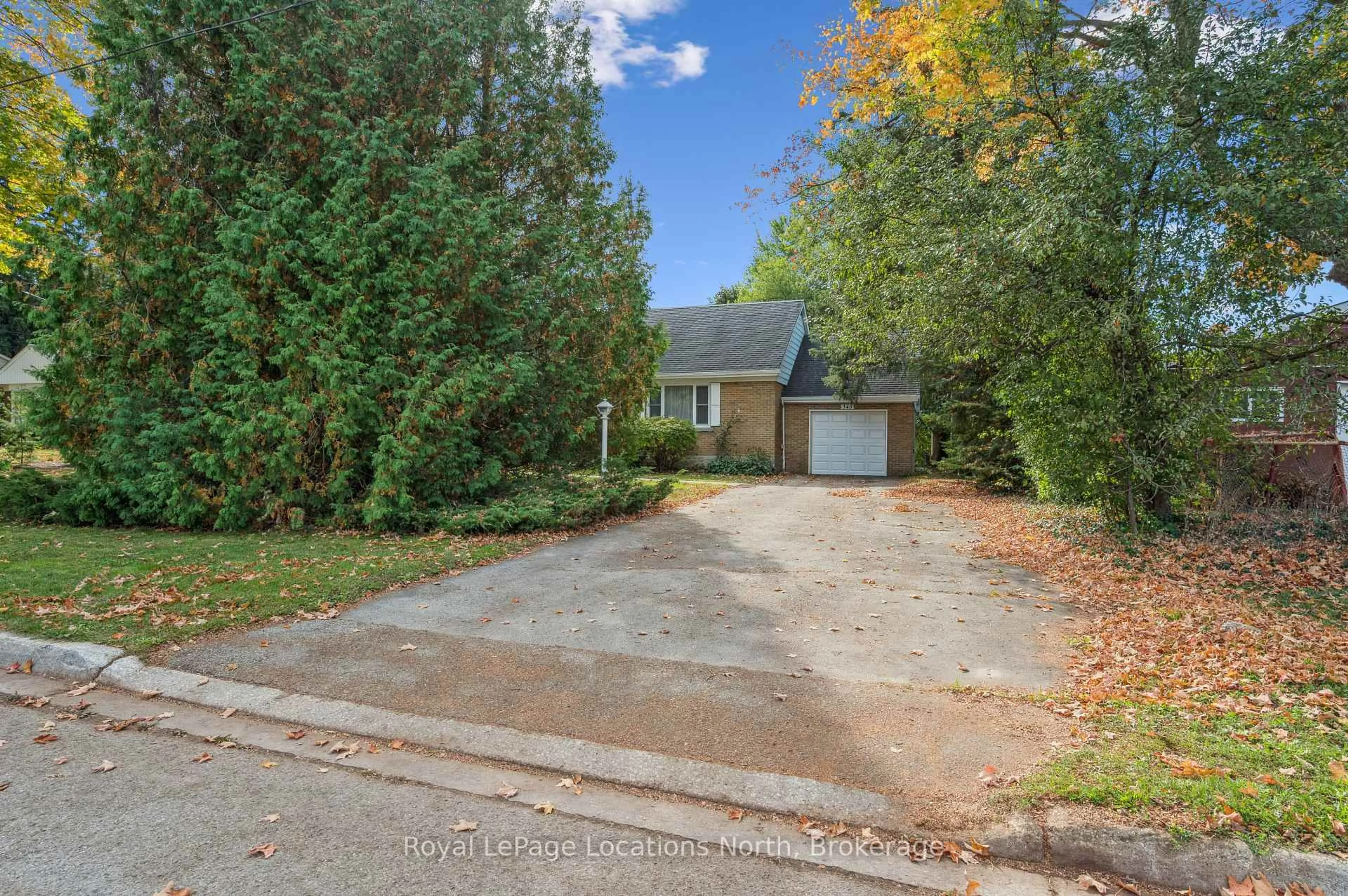 A pic from outside/outdoor area/front of a property/back of a property/a pic from drone, street for 345 Thistle St, Centre Wellington Ontario N1M 2C6