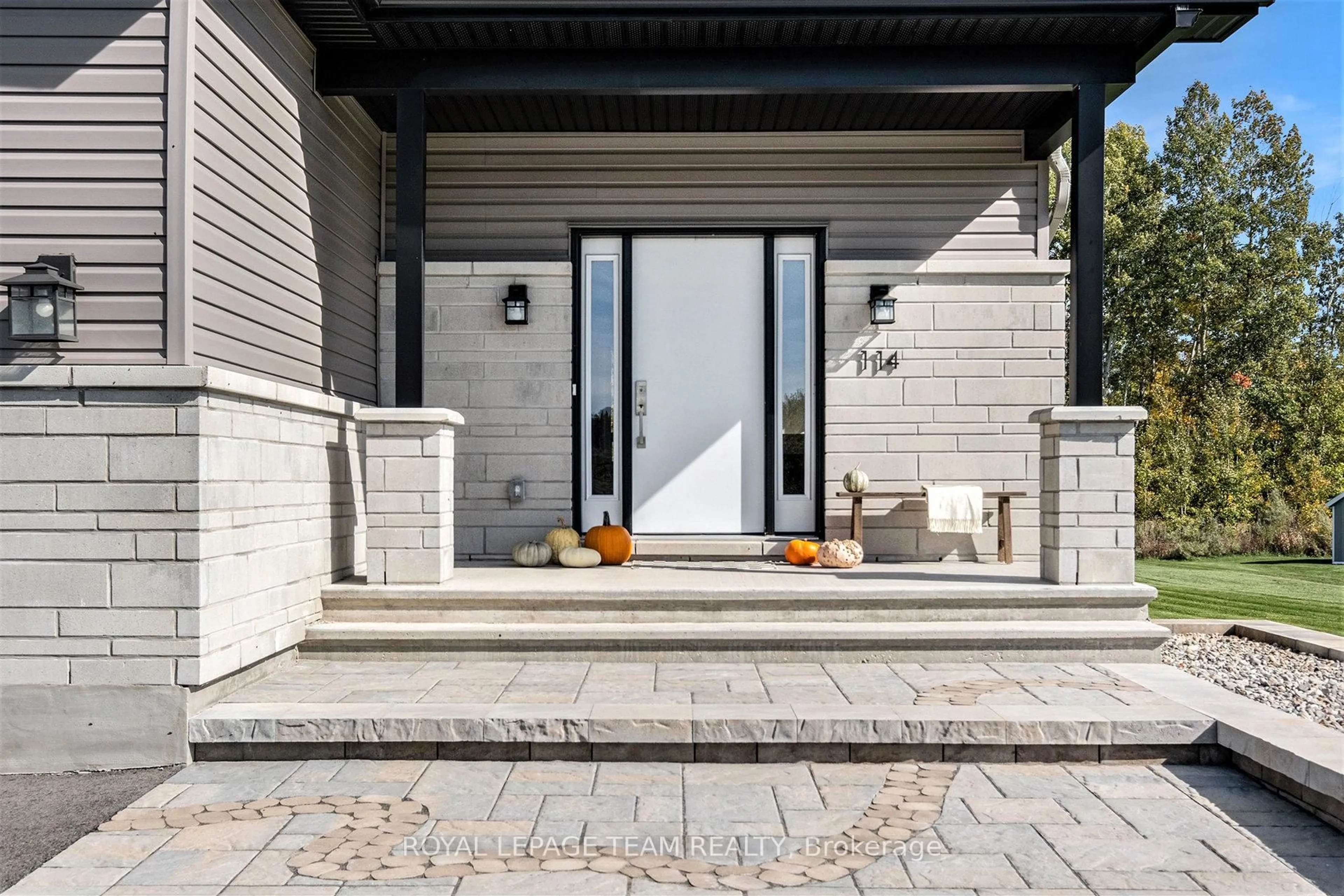 Patio, street for 114 Maplestone Dr, North Grenville Ontario K0G 1J0