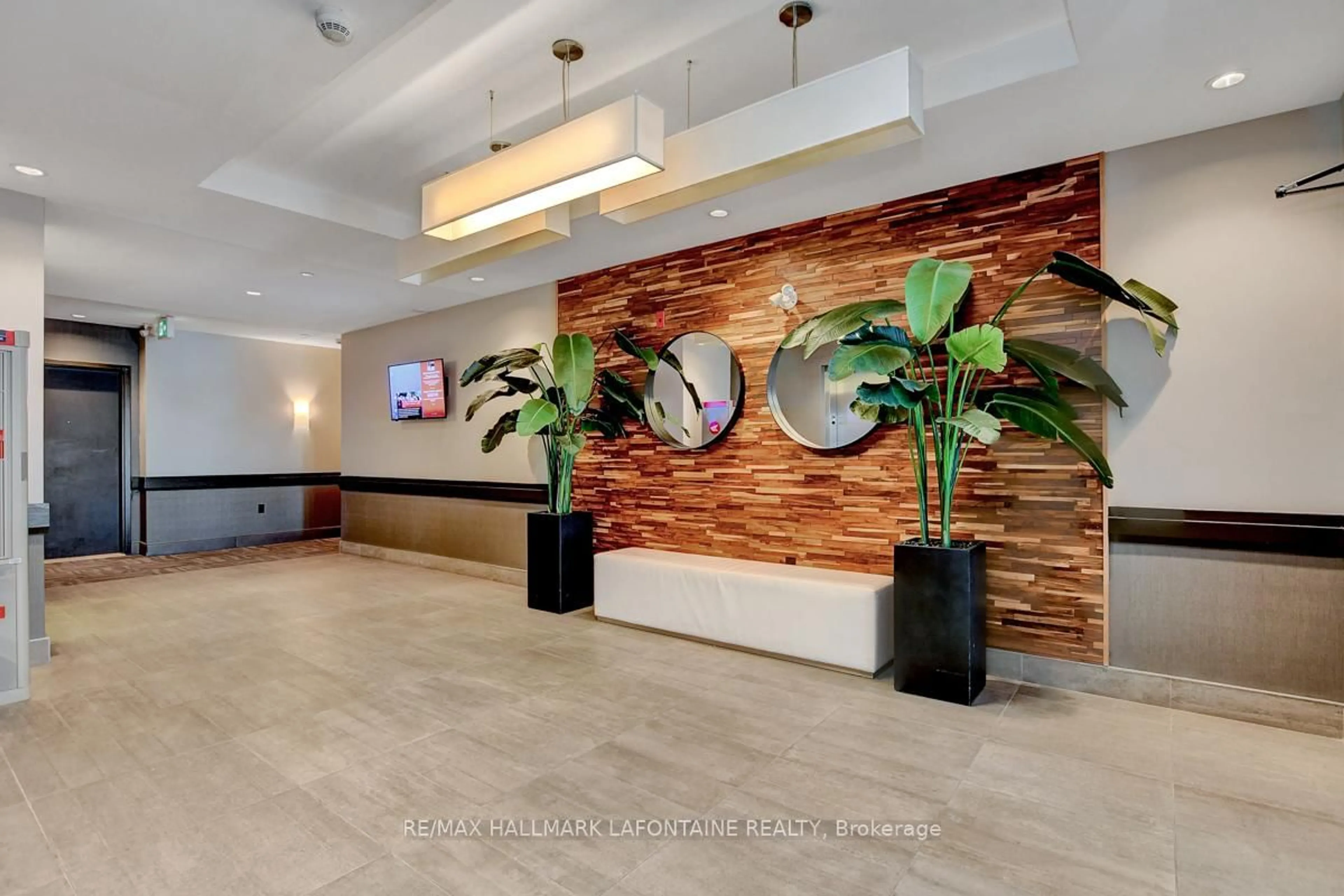 Lobby for 120 Prestige Circ #114, Ottawa Ontario K4A 1B4