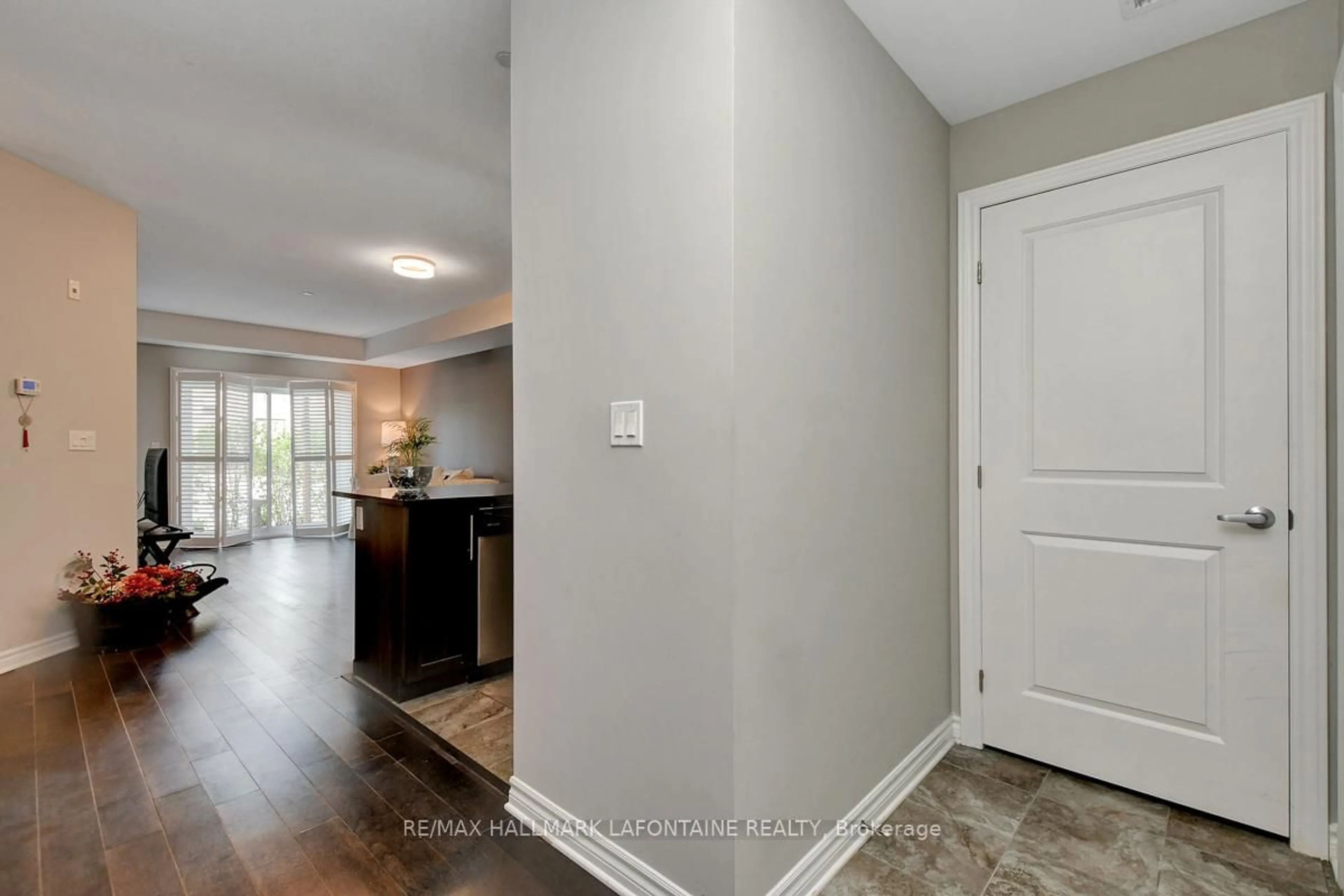 Indoor entryway for 120 Prestige Circ #114, Ottawa Ontario K4A 1B4