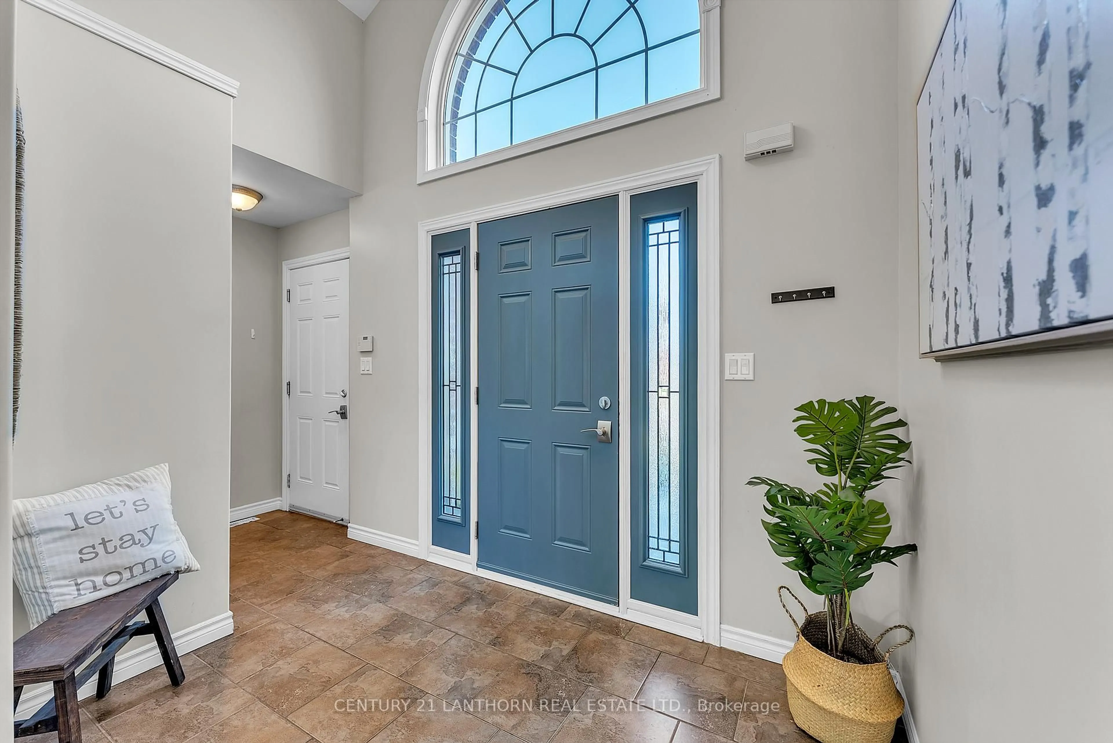 Indoor entryway for 108 Parkview Hts, Quinte West Ontario K8V 0A3