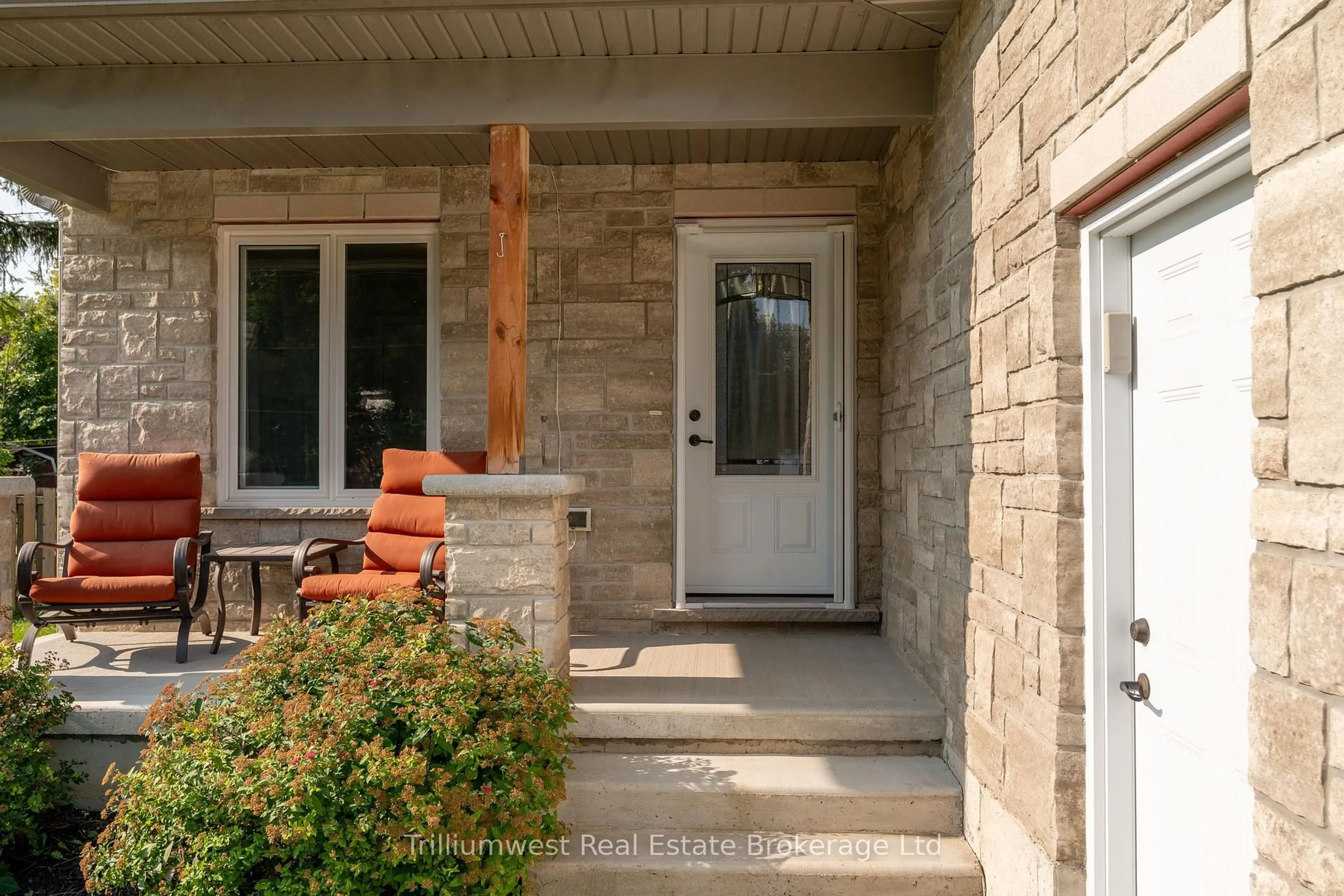 Indoor entryway for 420 Victoria St, Minto Ontario N0G 2P0