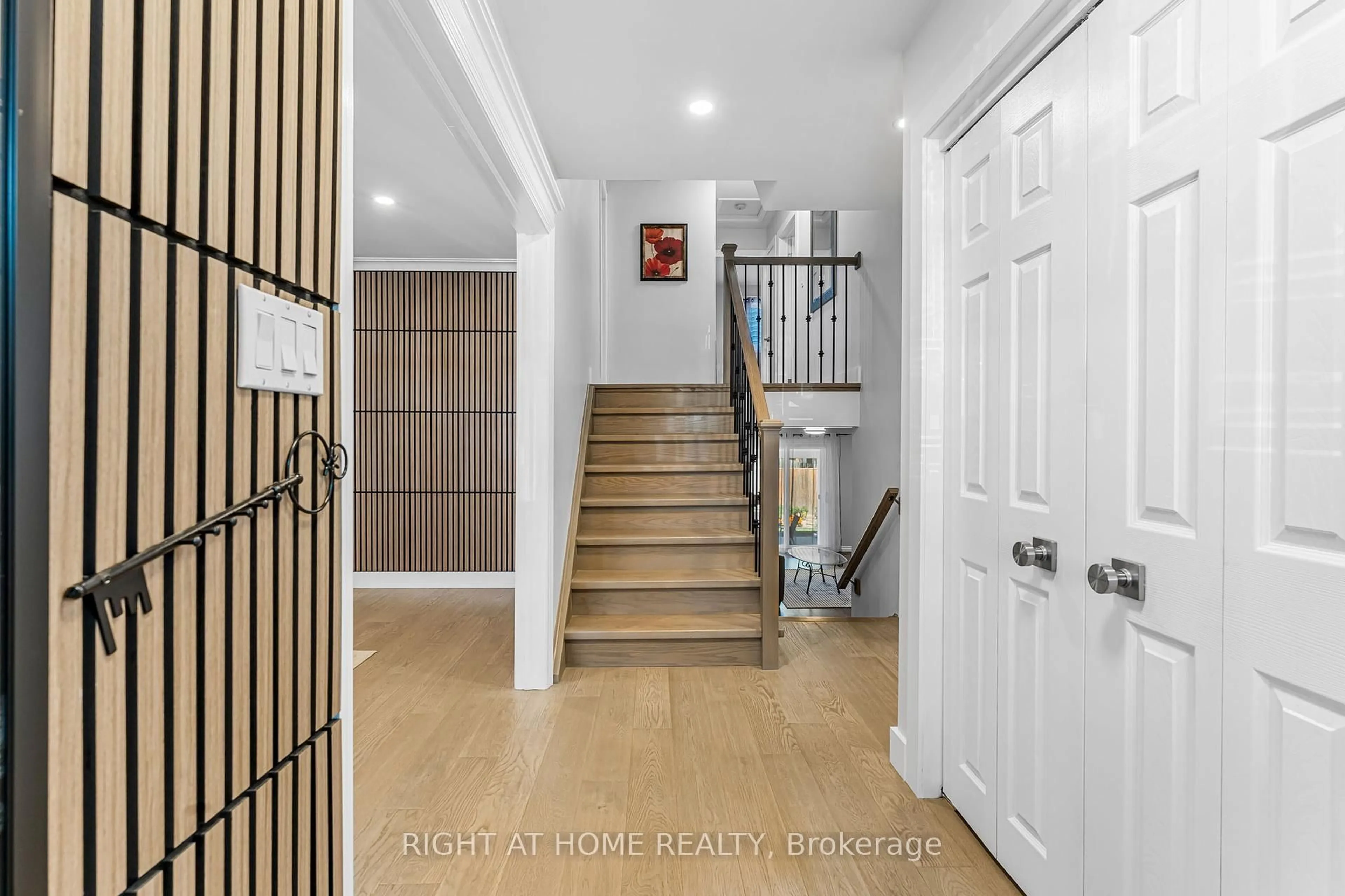 Indoor entryway for 3 Baraniuk St, St. Catharines Ontario L2N 1N4