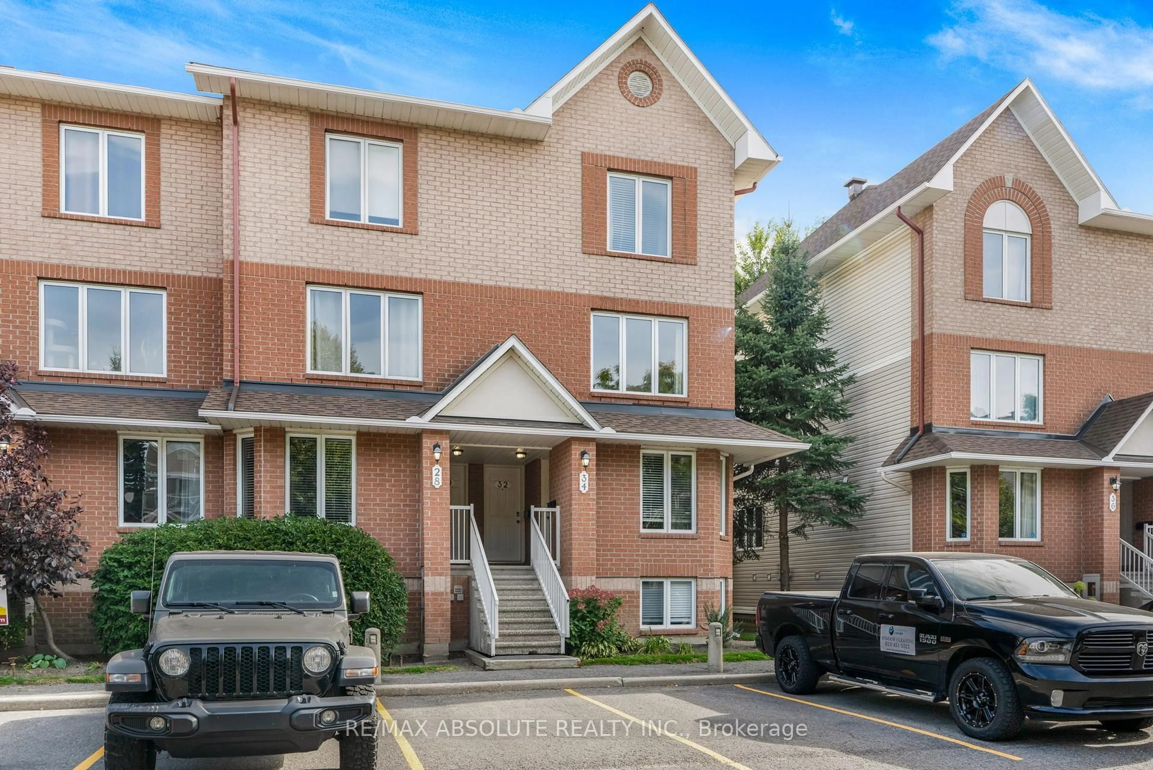 Unknown for 32 Bonfield Private, Ottawa Ontario K4A 5E4