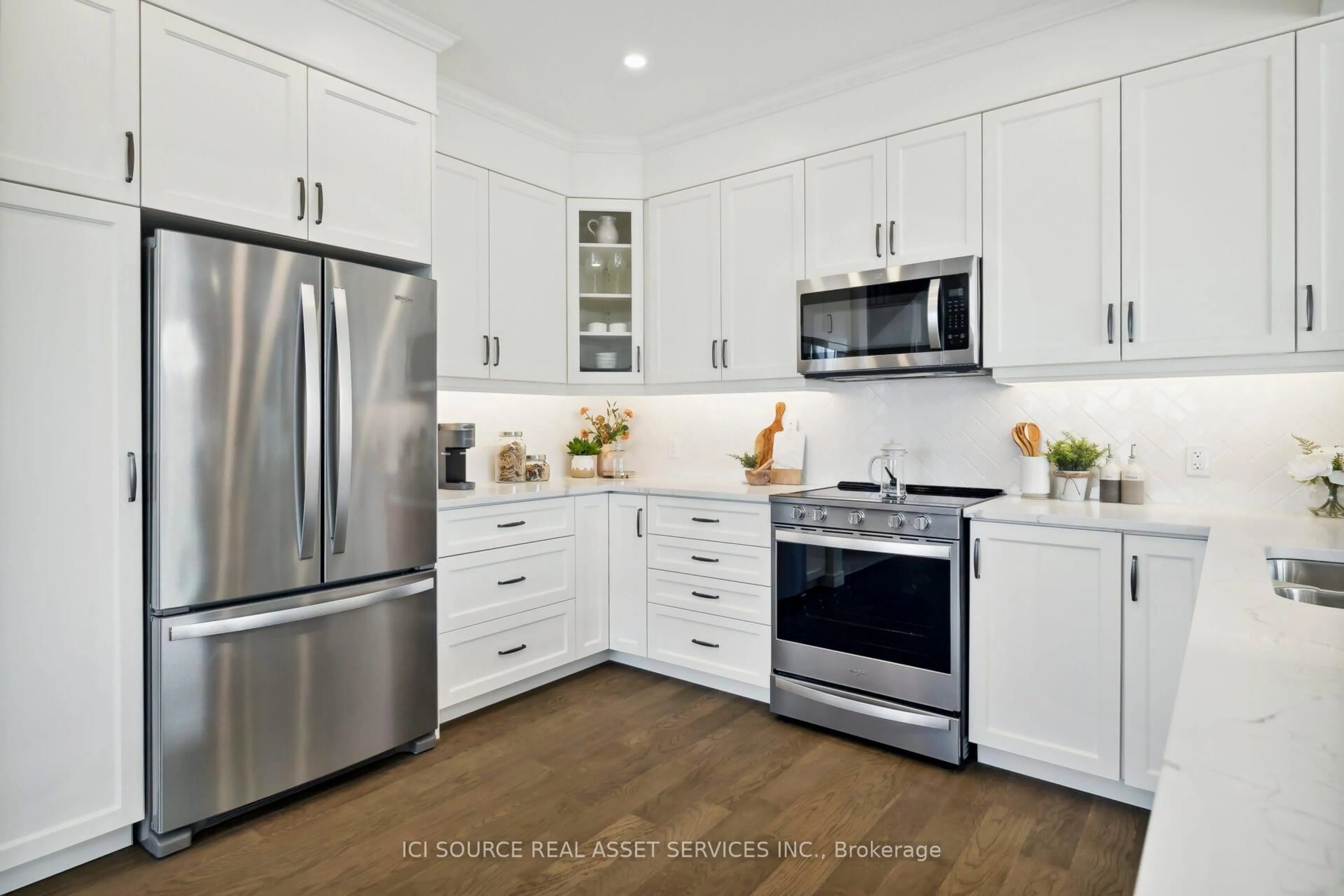 Open concept kitchen, unknown for 276 Tanglewood Dr, Hamilton Ontario L0R 1C0