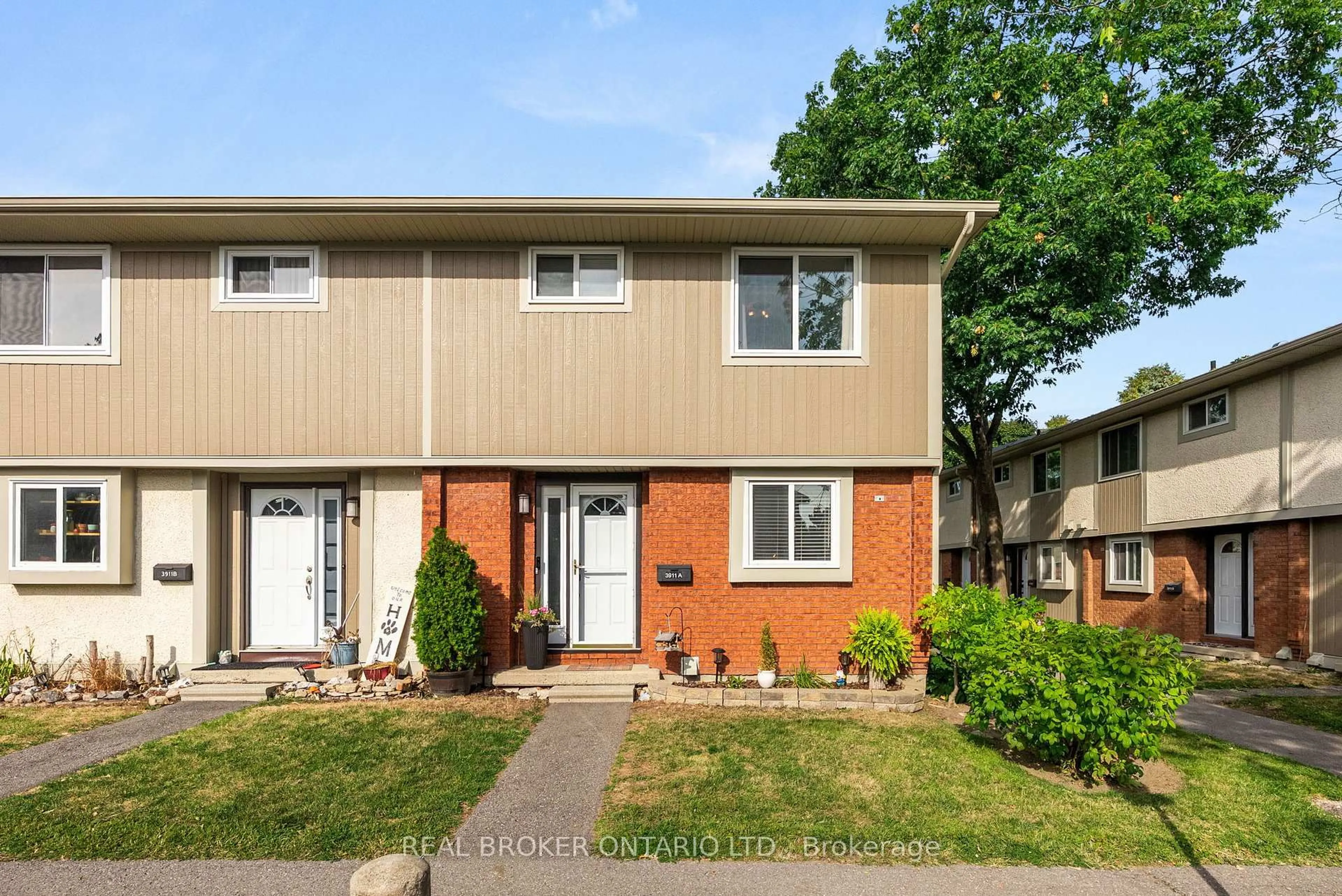 Home with vinyl exterior material, street for 3911 Old Richmond Rd #A, Ottawa Ontario K2H 8T9