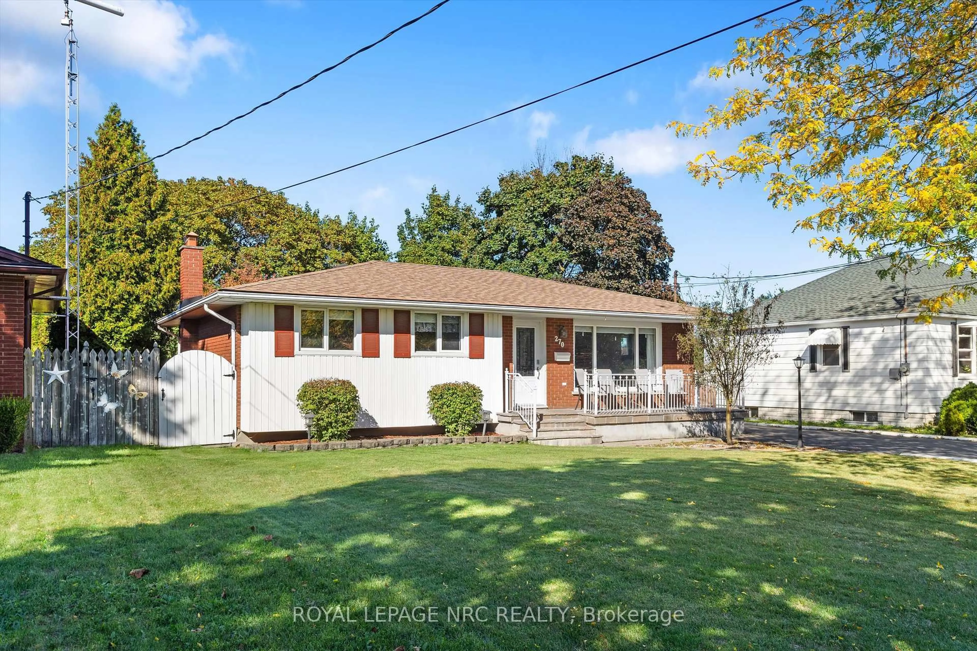 Home with vinyl exterior material, street for 270 St. Paul St, St. Catharines Ontario L2S 2E7