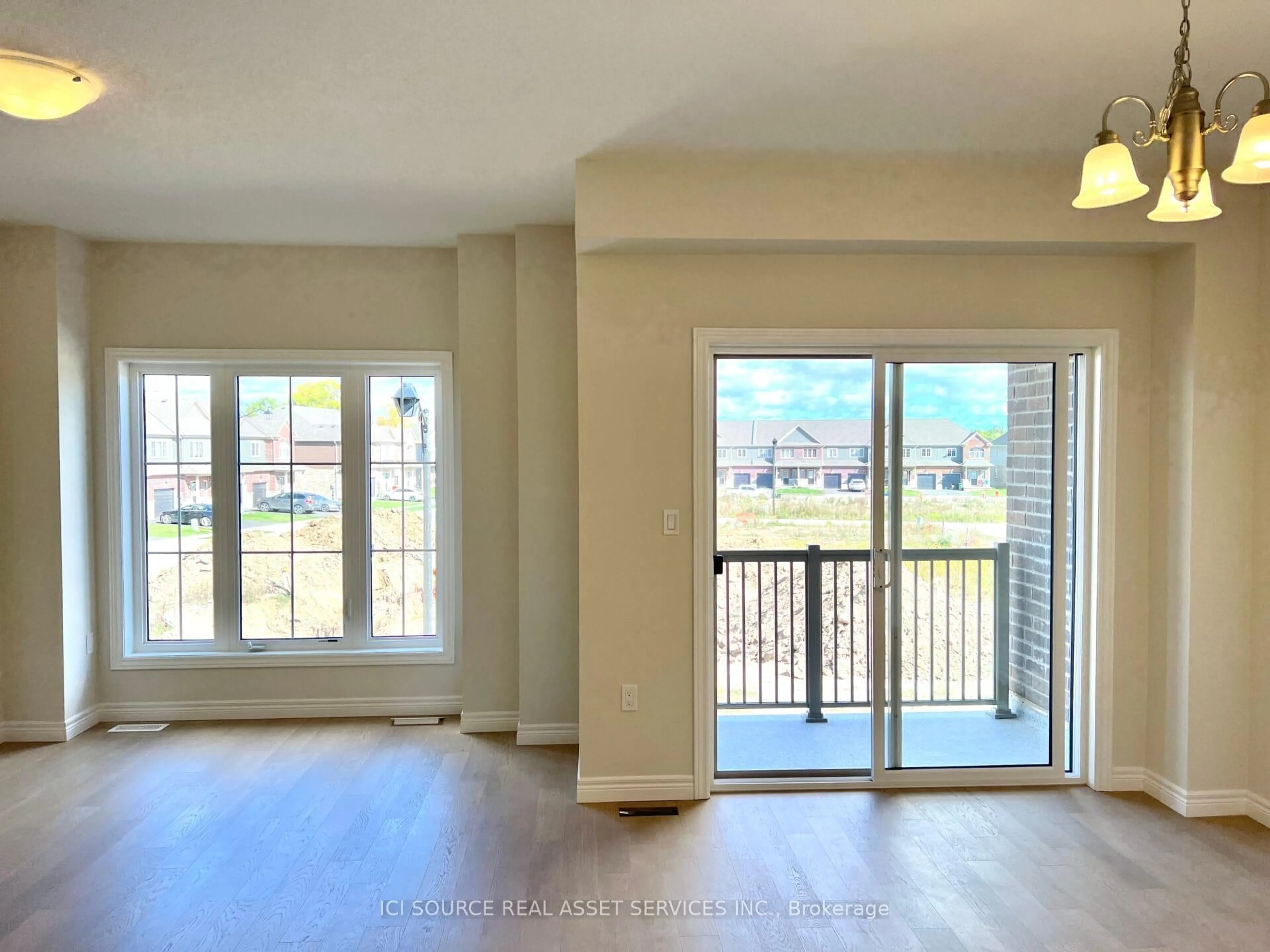 A pic of a room for 295 Tanglewood Dr #33, Hamilton Ontario L0R 1C0