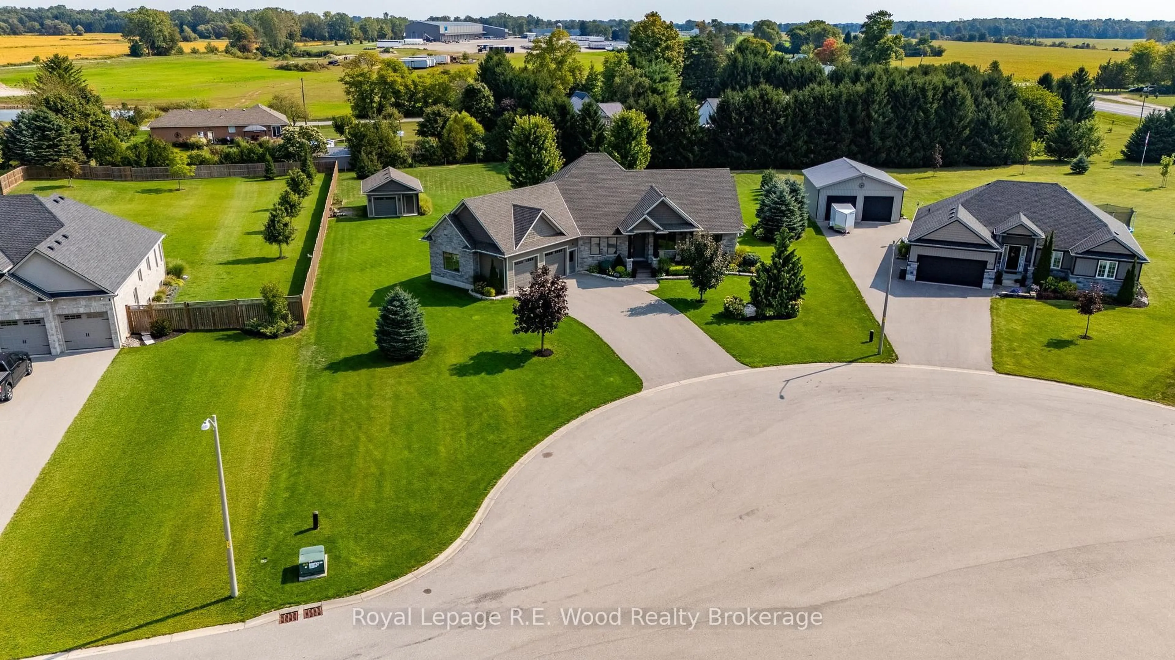 A pic from outside/outdoor area/front of a property/back of a property/a pic from drone, water/lake/river/ocean view for 26 Millcreek Crt, Norfolk Ontario N0J 1E0