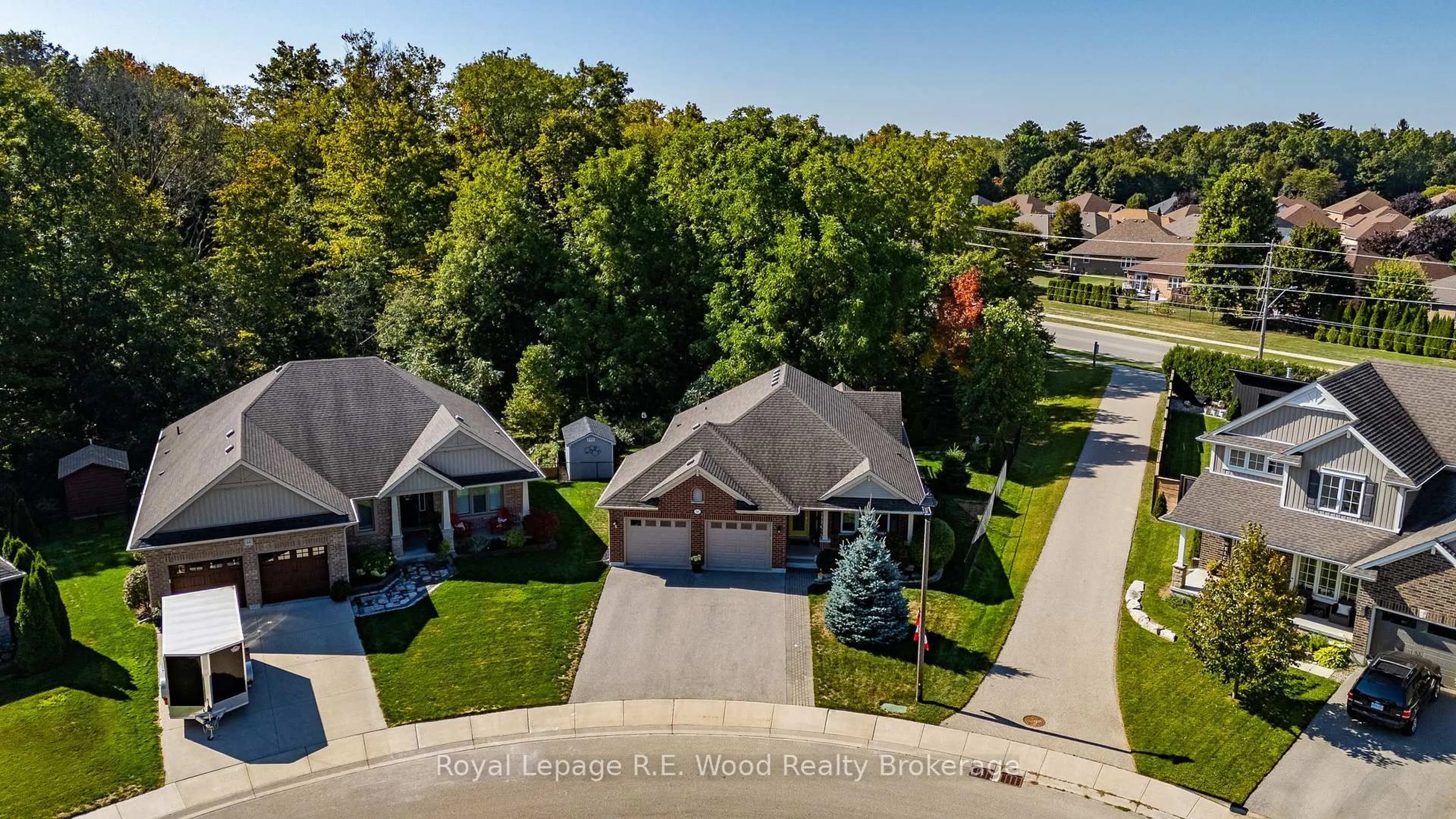 A pic from outside/outdoor area/front of a property/back of a property/a pic from drone, street for 44 Colin Ave, Tillsonburg Ontario N4G 0E5