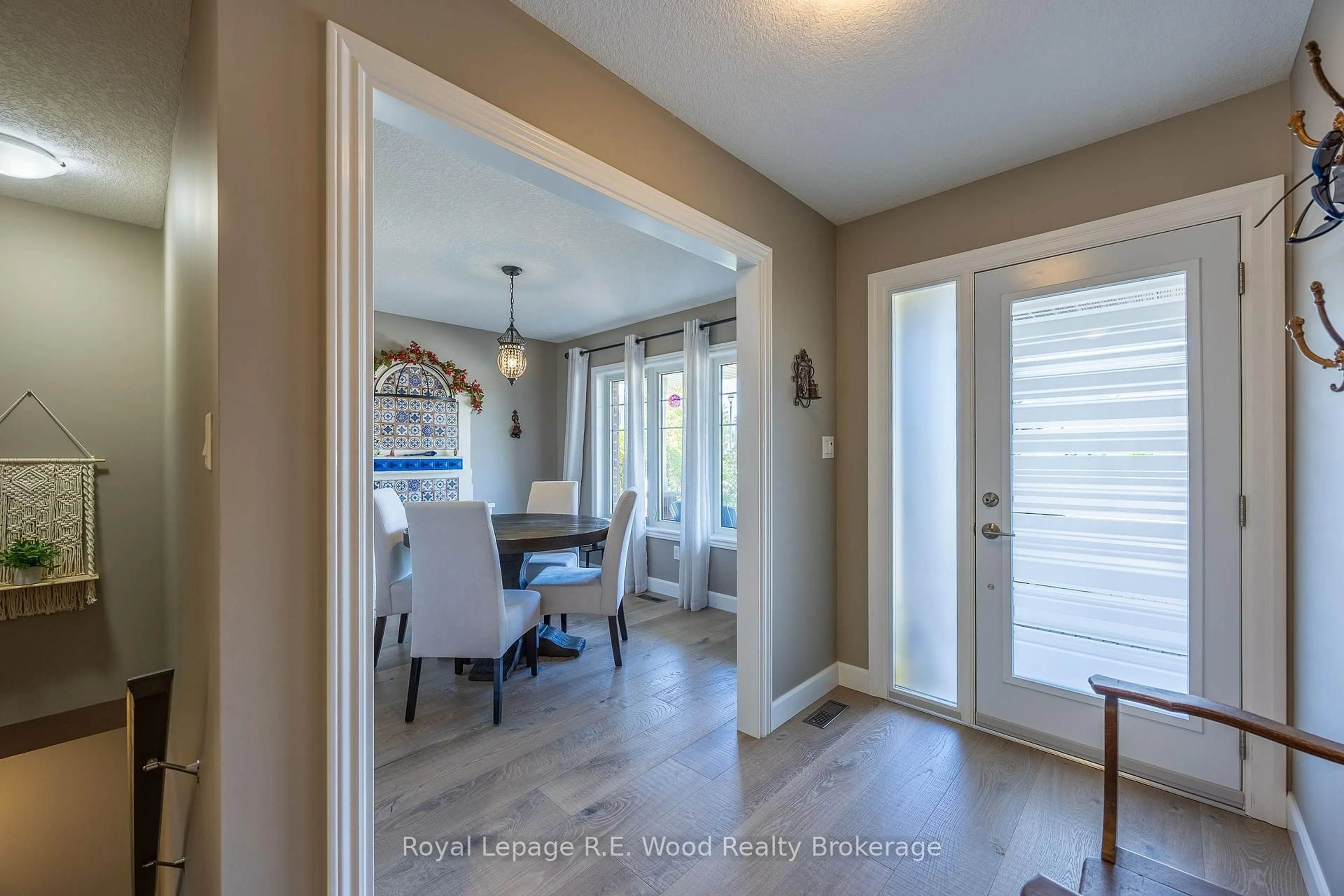 Indoor entryway for 44 Colin Ave, Tillsonburg Ontario N4G 0E5