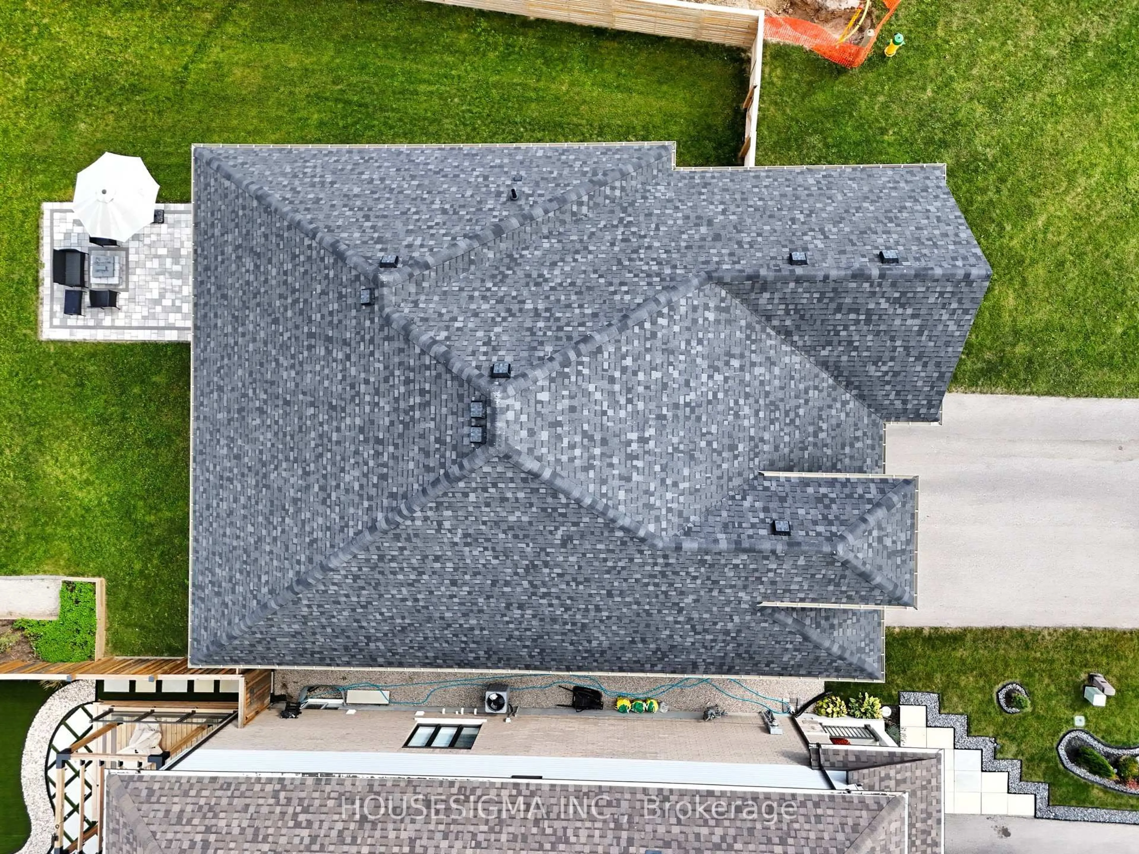 A pic from outside/outdoor area/front of a property/back of a property/a pic from drone, unknown for 106 Cutting Dr, Centre Wellington Ontario N0B 1S0