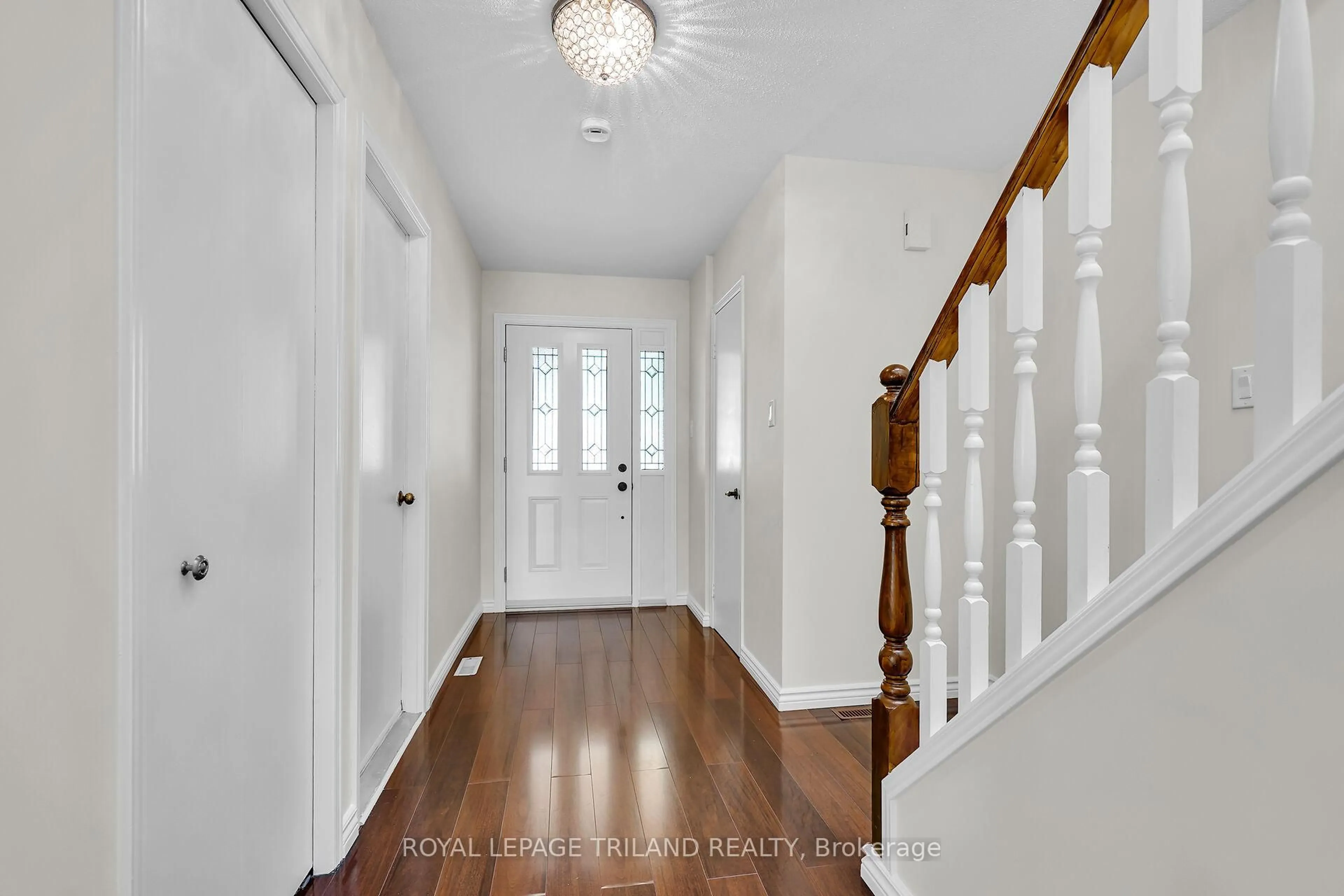 Indoor entryway for 29 Chancton Cres, London South Ontario N6E 2Y5